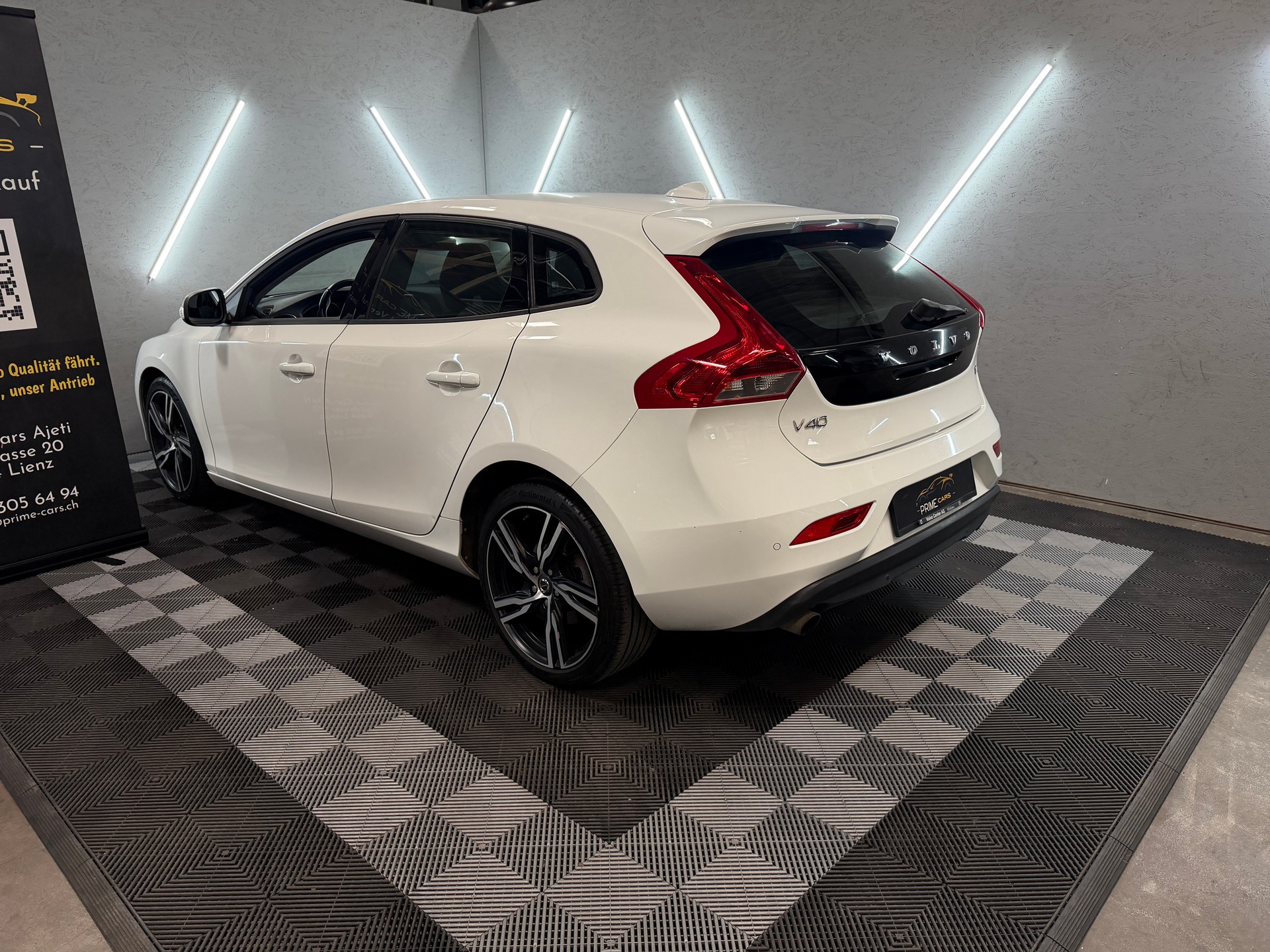 VOLVO V40 T4 Momentum Powershift-image-11