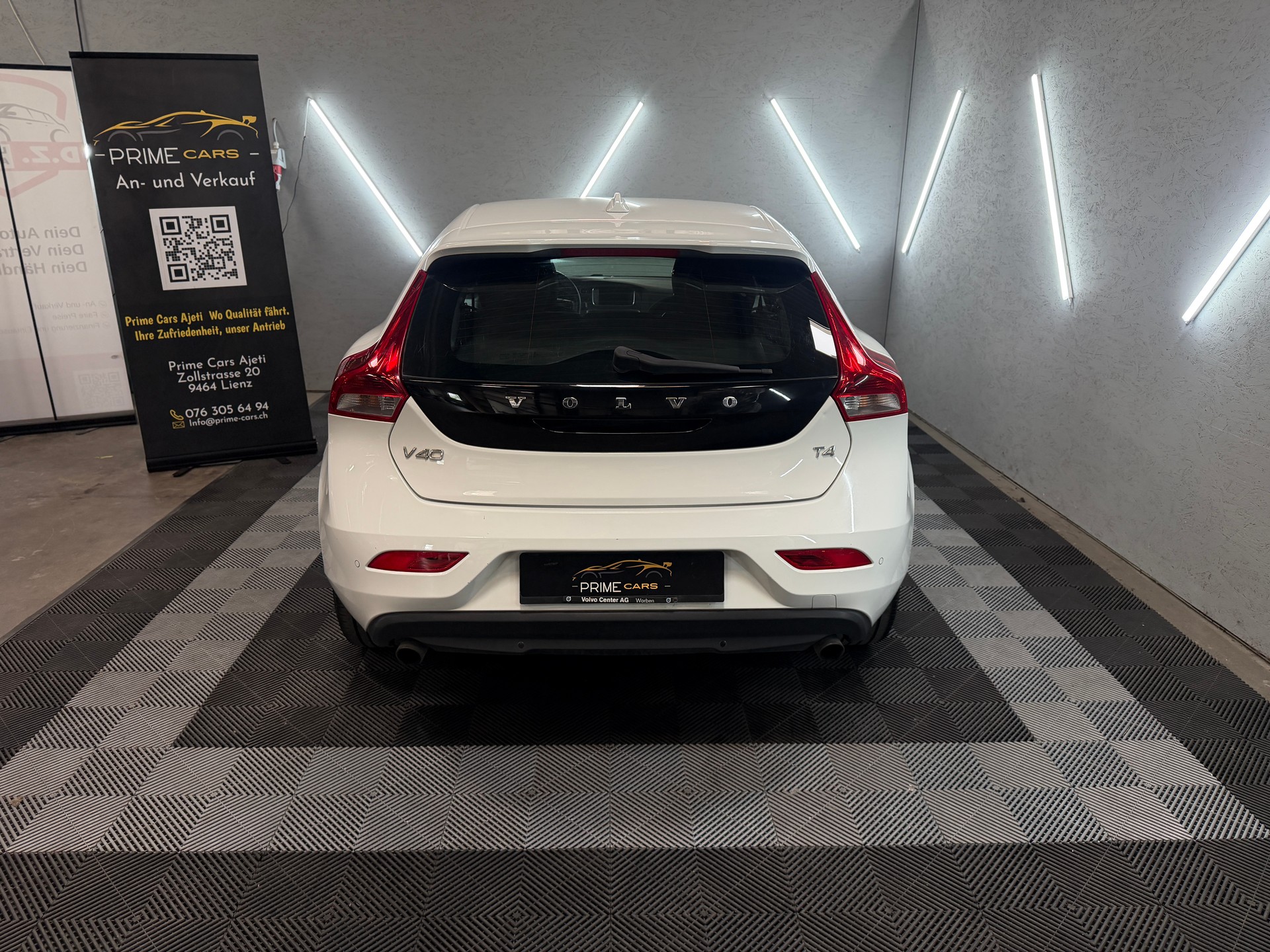VOLVO V40 T4 Momentum Powershift-image-12