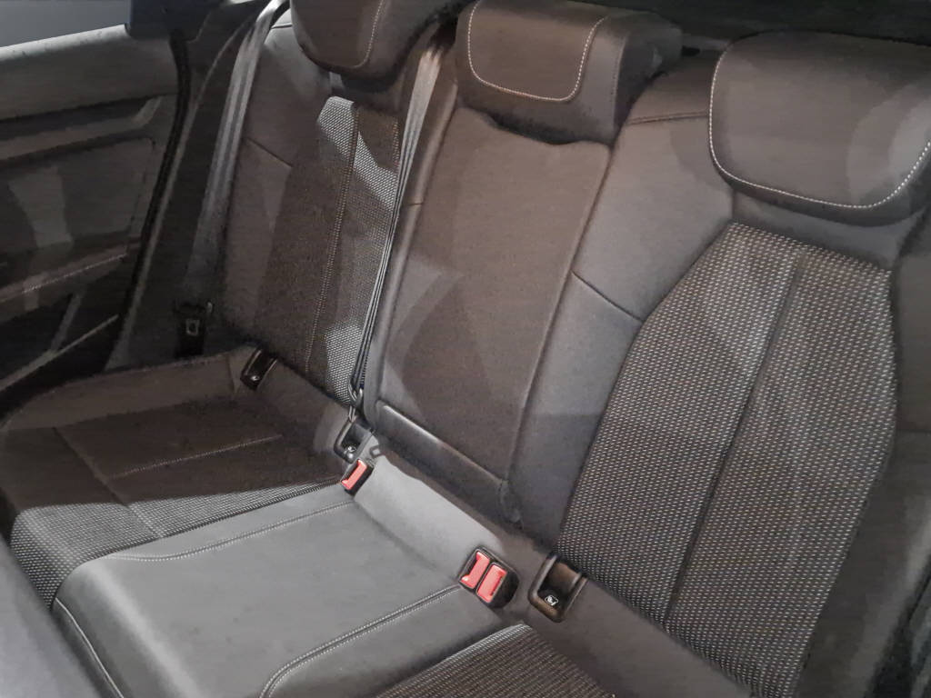 AUDI A3 Sportback 2.0 35 TDI-image-9