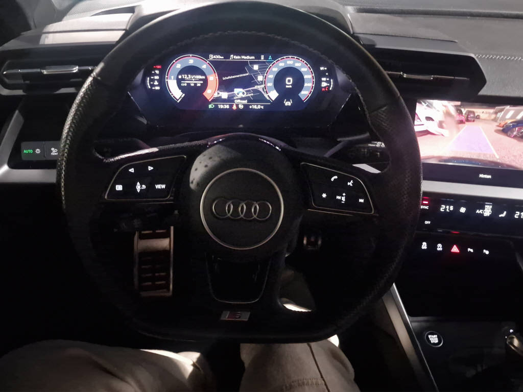 AUDI A3 Sportback 2.0 35 TDI-image-14