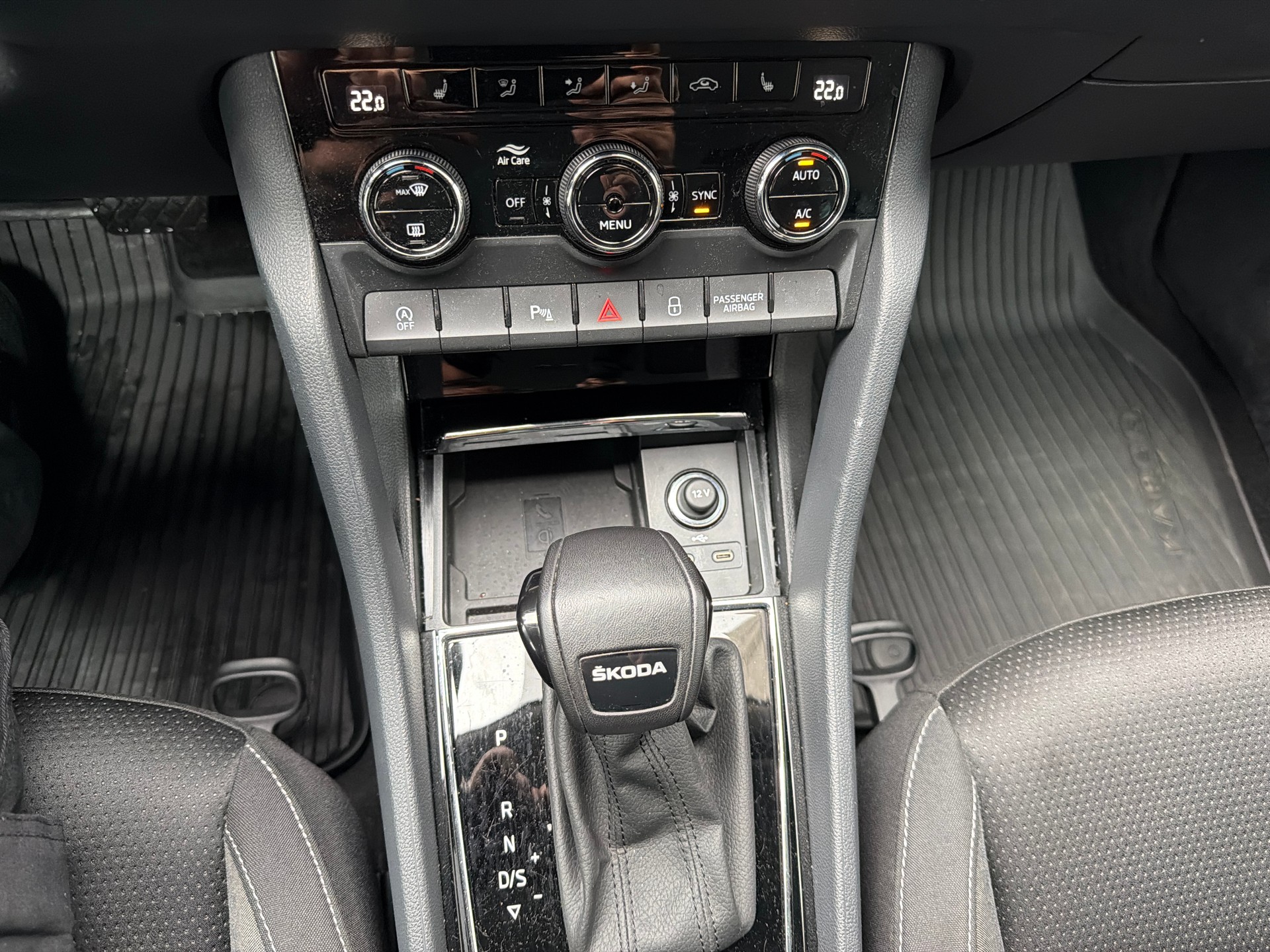 SKODA Karoq 1.5 TSI Ambition DSG-image-15