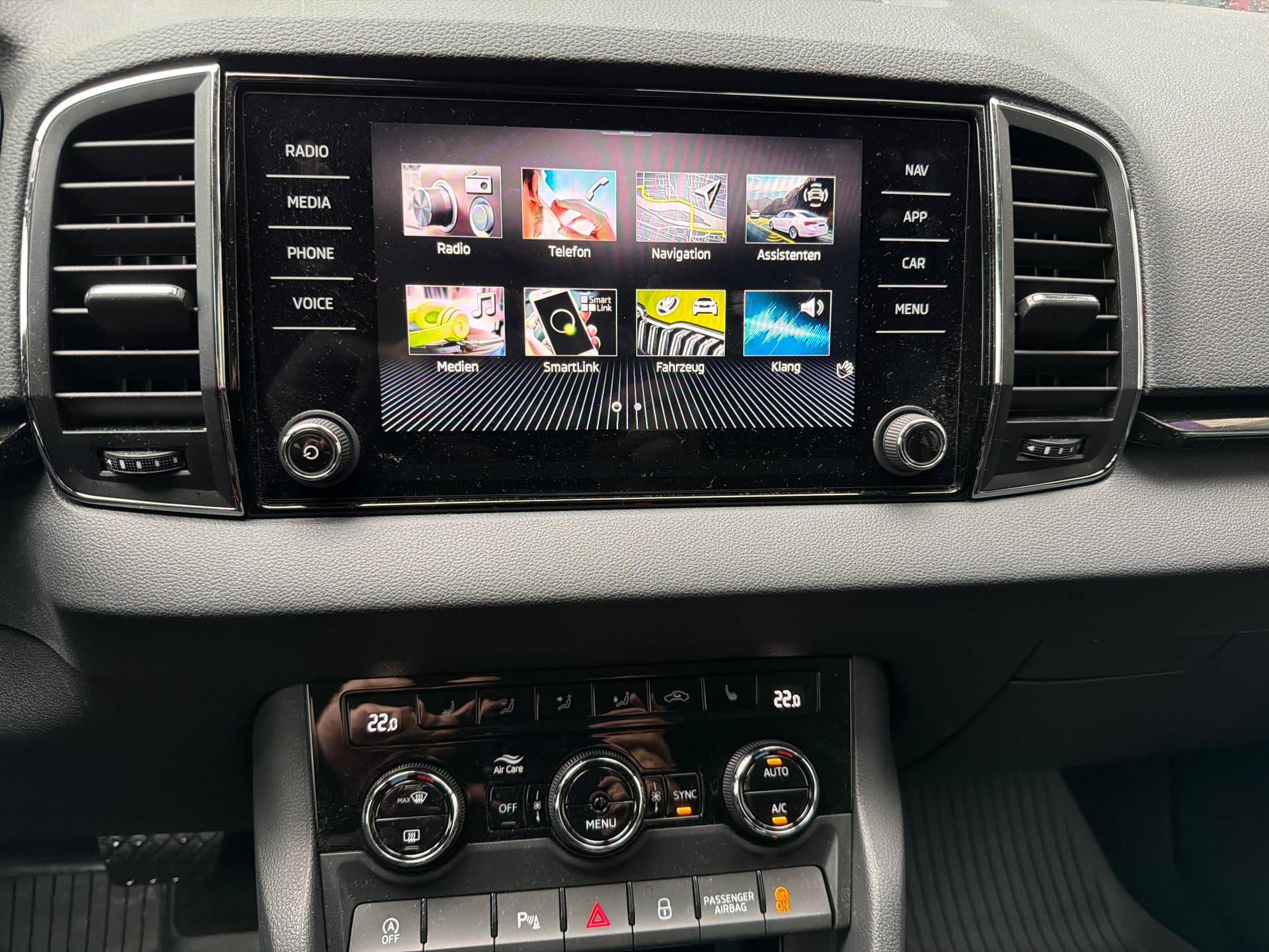 SKODA Karoq 1.5 TSI Ambition DSG-image-12