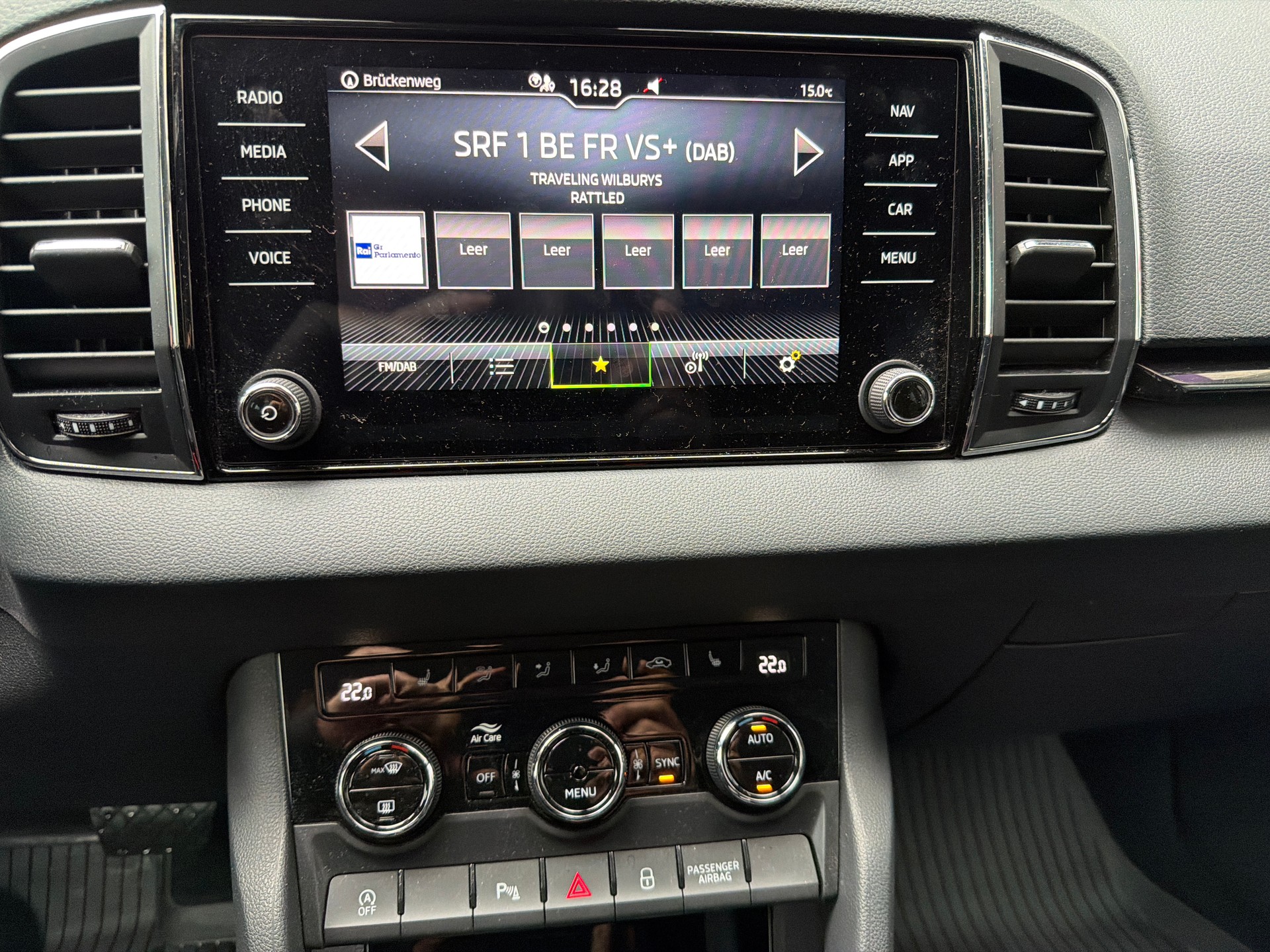 SKODA Karoq 1.5 TSI Ambition DSG-image-14