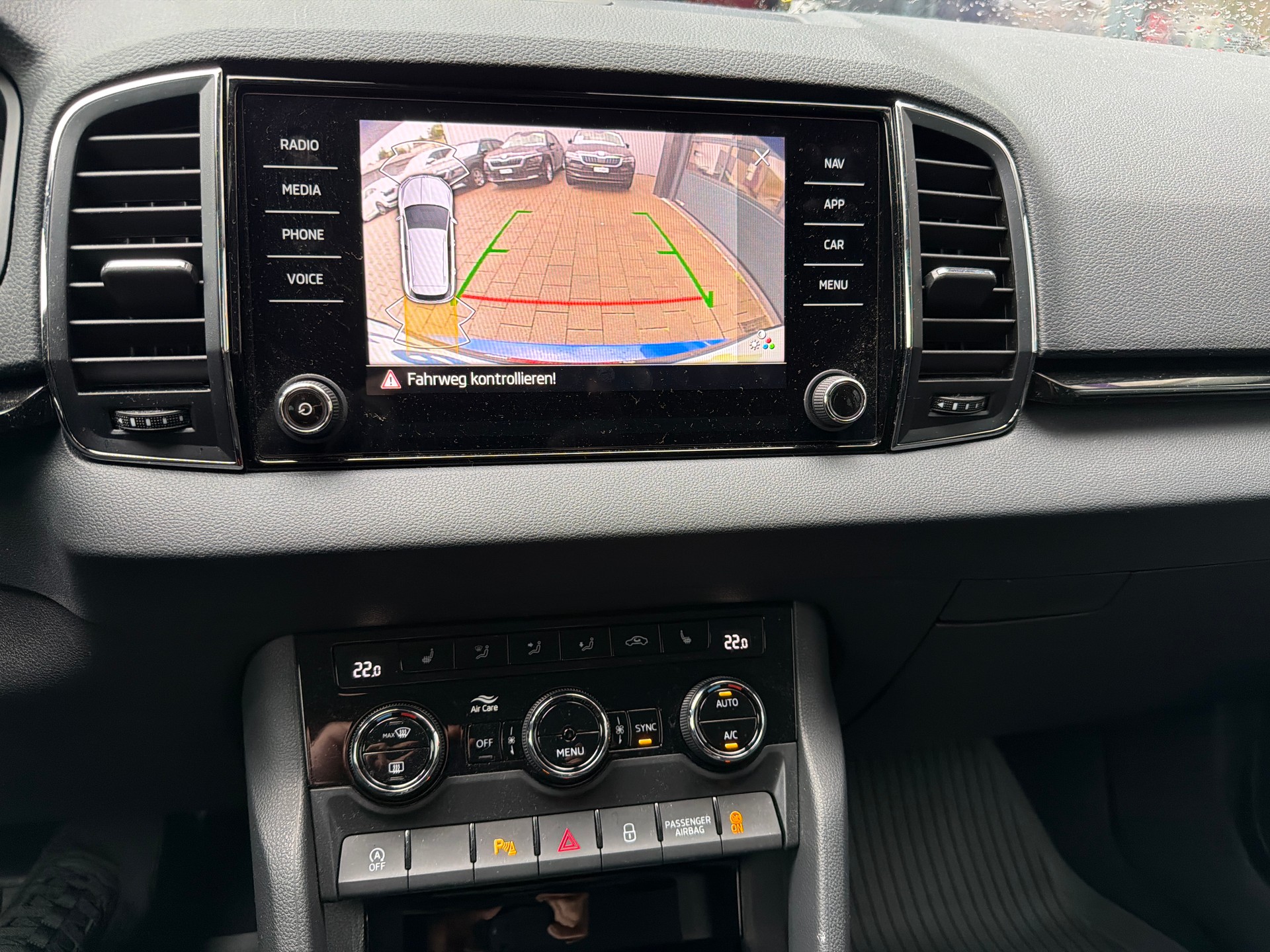 SKODA Karoq 1.5 TSI Ambition DSG-image-11