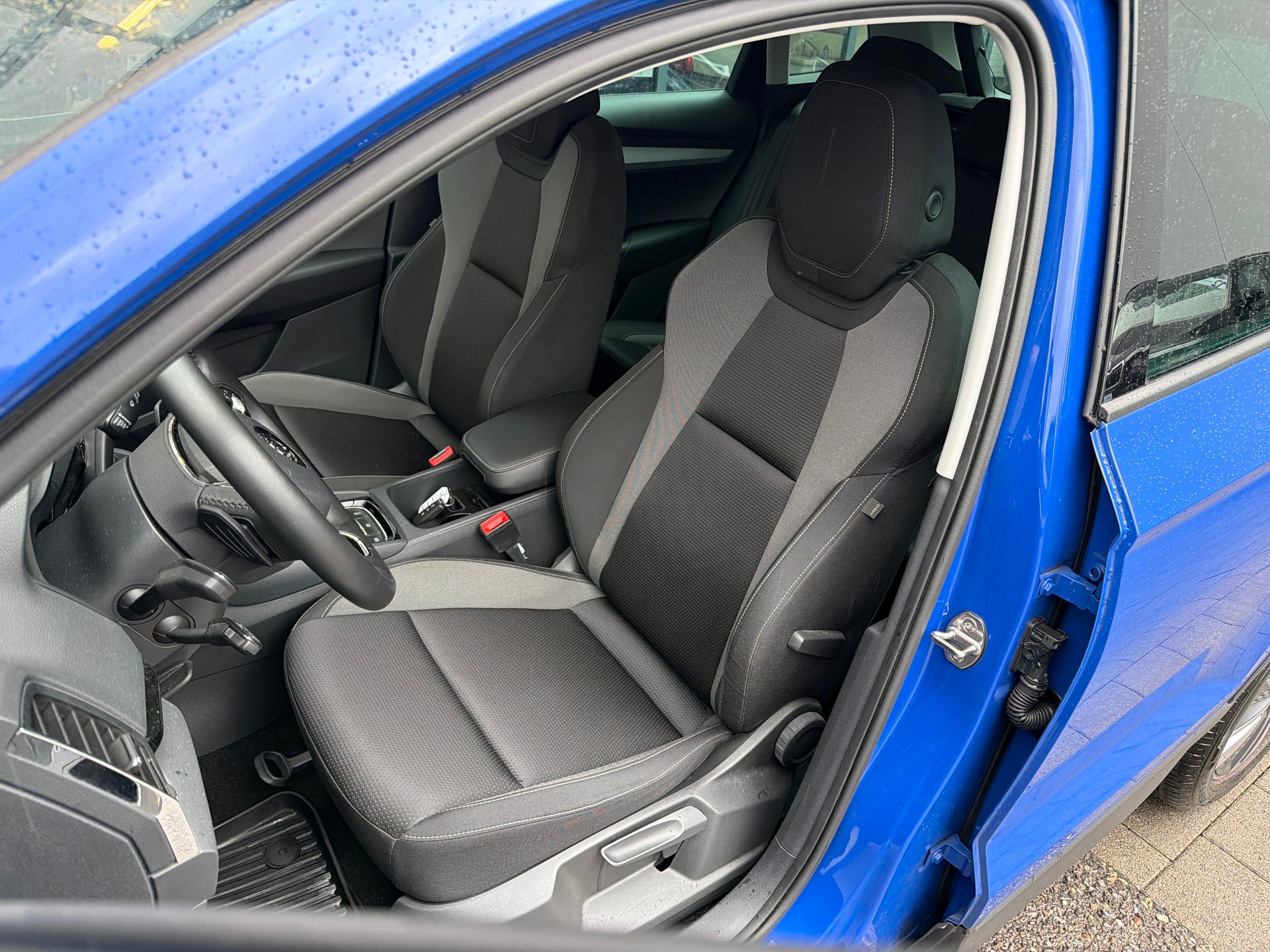 SKODA Karoq 1.5 TSI Ambition DSG-image-8