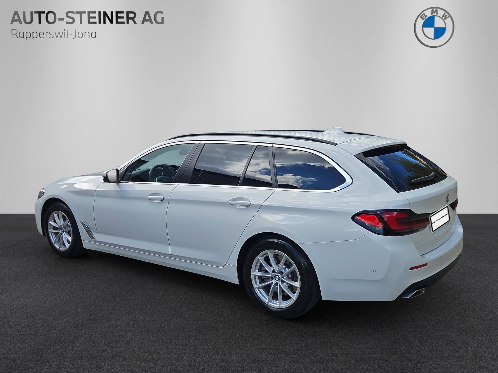 BMW 530i xDrive 48V Touring Steptronic-image-2