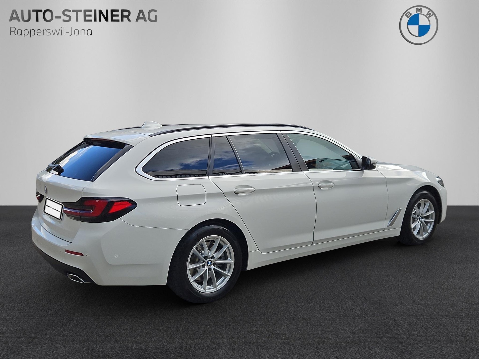 BMW 530i xDrive 48V Touring Steptronic-image-4