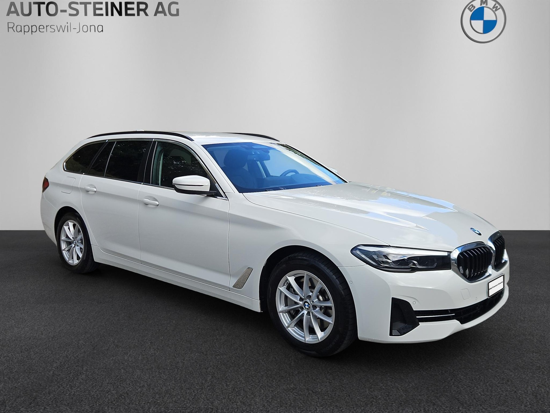 BMW 530i xDrive 48V Touring Steptronic-image-6
