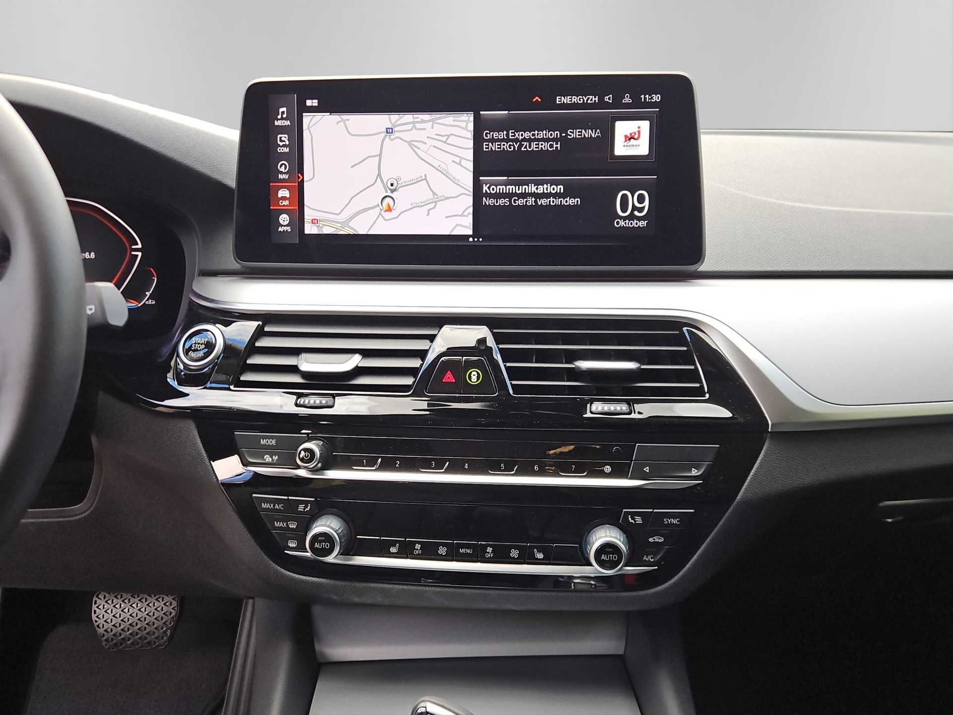 BMW 530i xDrive 48V Touring Steptronic-image-12