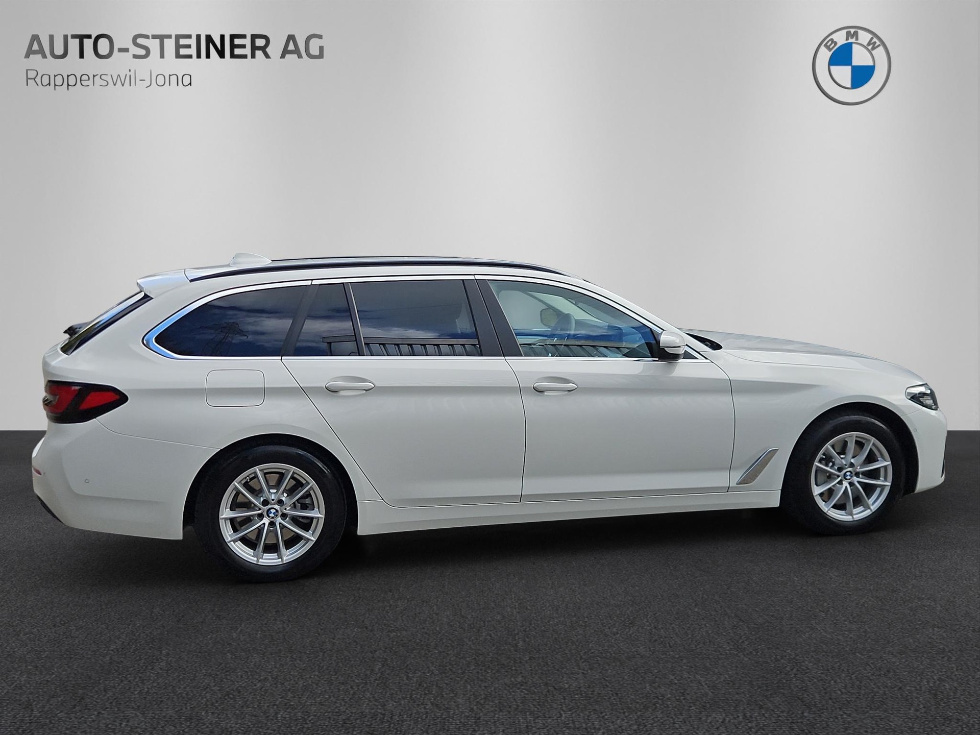 BMW 530i xDrive 48V Touring Steptronic-image-5