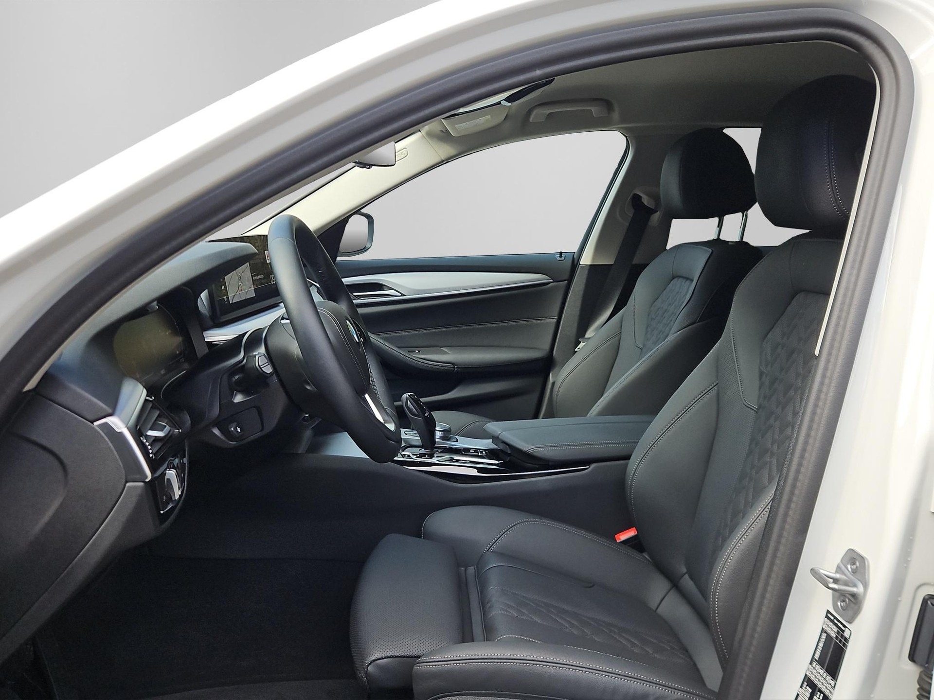 BMW 530i xDrive 48V Touring Steptronic-image-18