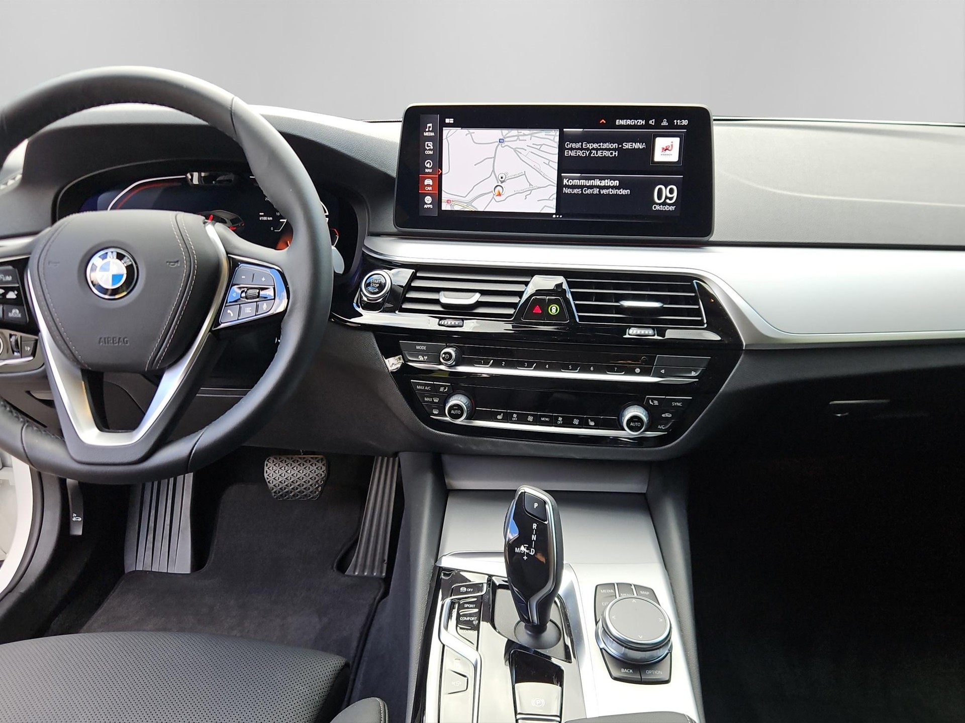 BMW 530i xDrive 48V Touring Steptronic-image-13
