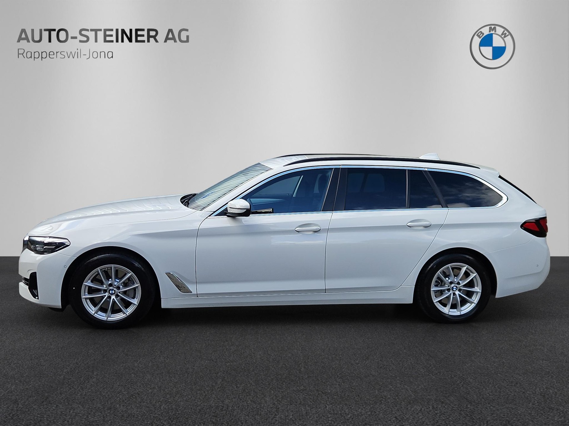 BMW 530i xDrive 48V Touring Steptronic-image-1