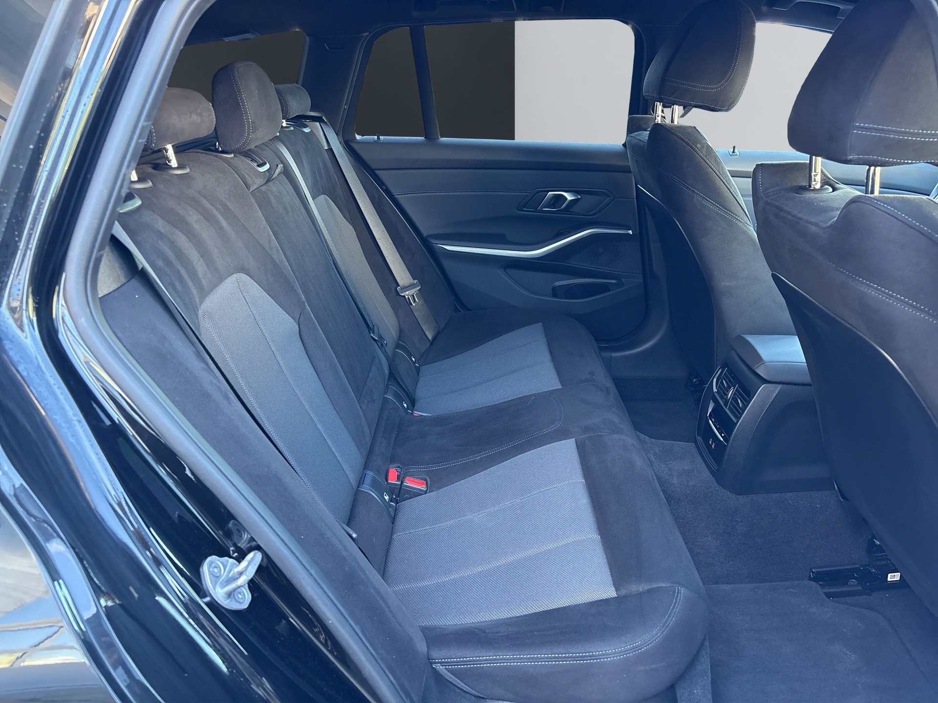 BMW 330 i Touring xDrive Steptronic M Sport Pro-image-14