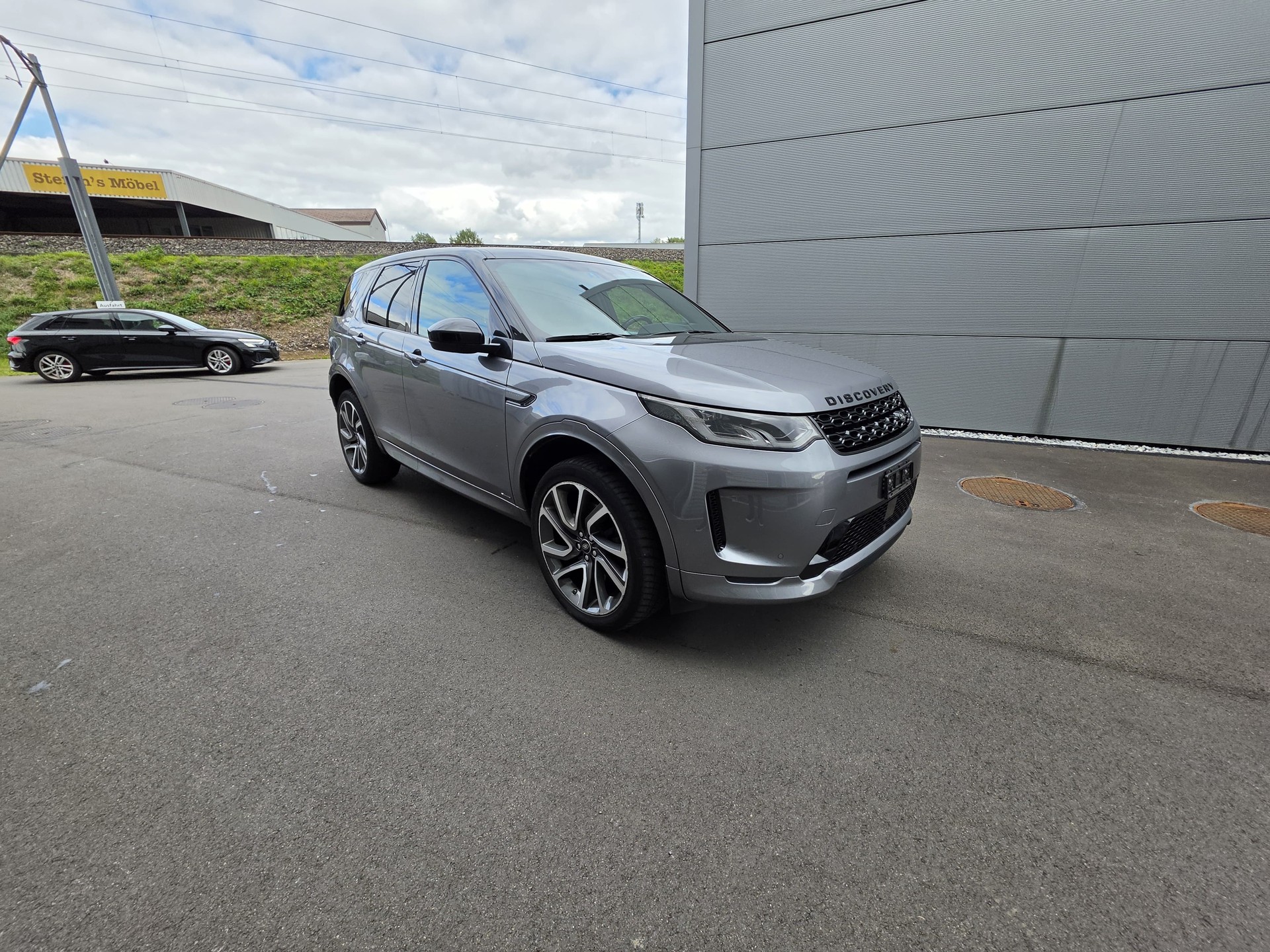 LAND ROVER 2.0 Si4 250 R-Dynamic HSE-image-0