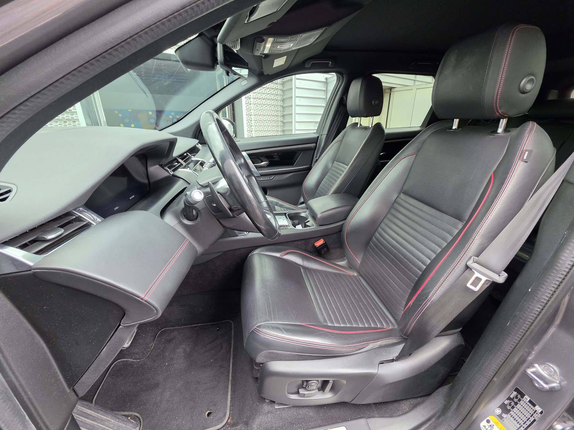 LAND ROVER 2.0 Si4 250 R-Dynamic HSE-image-3