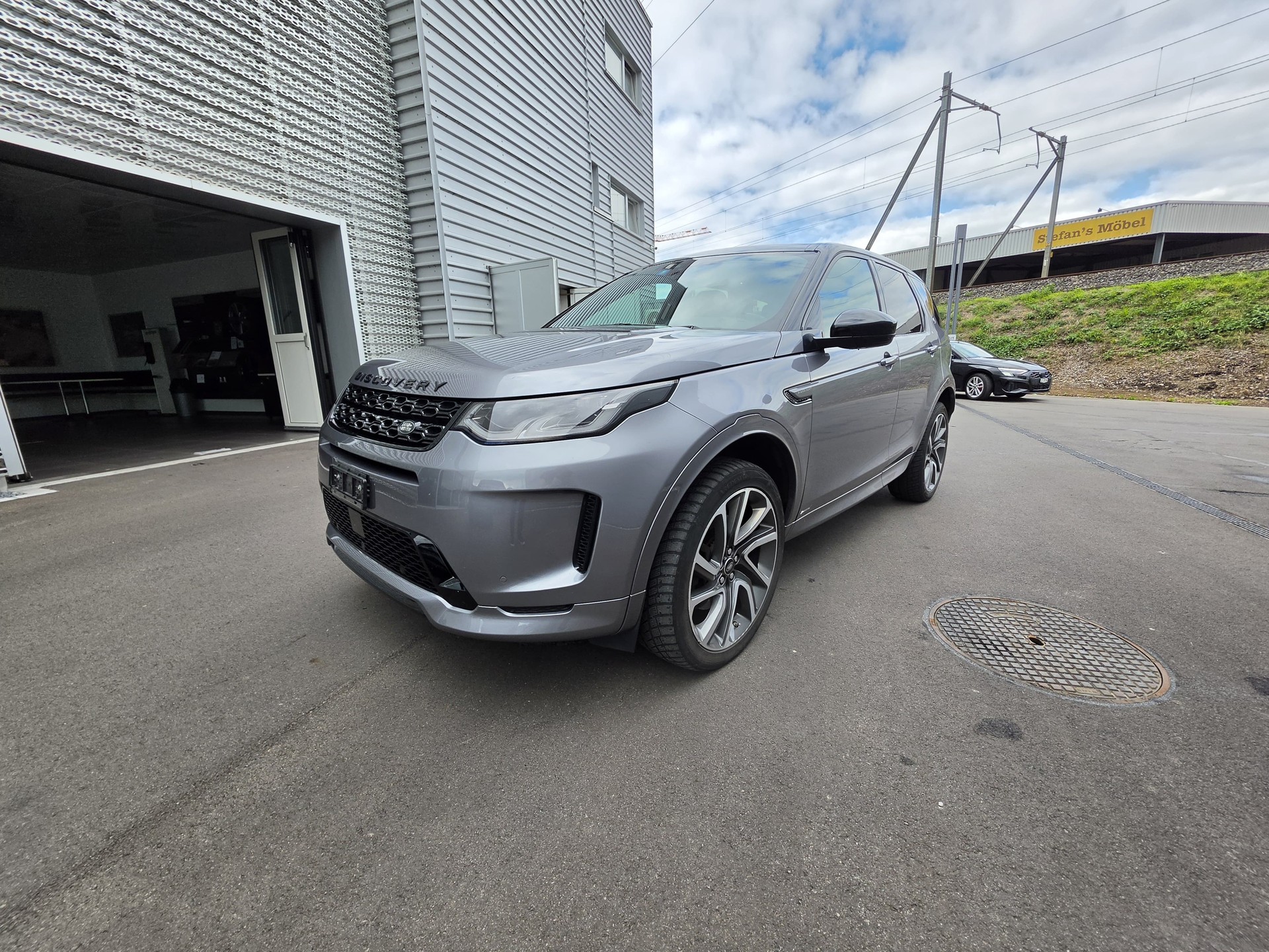 LAND ROVER 2.0 Si4 250 R-Dynamic HSE-image-4