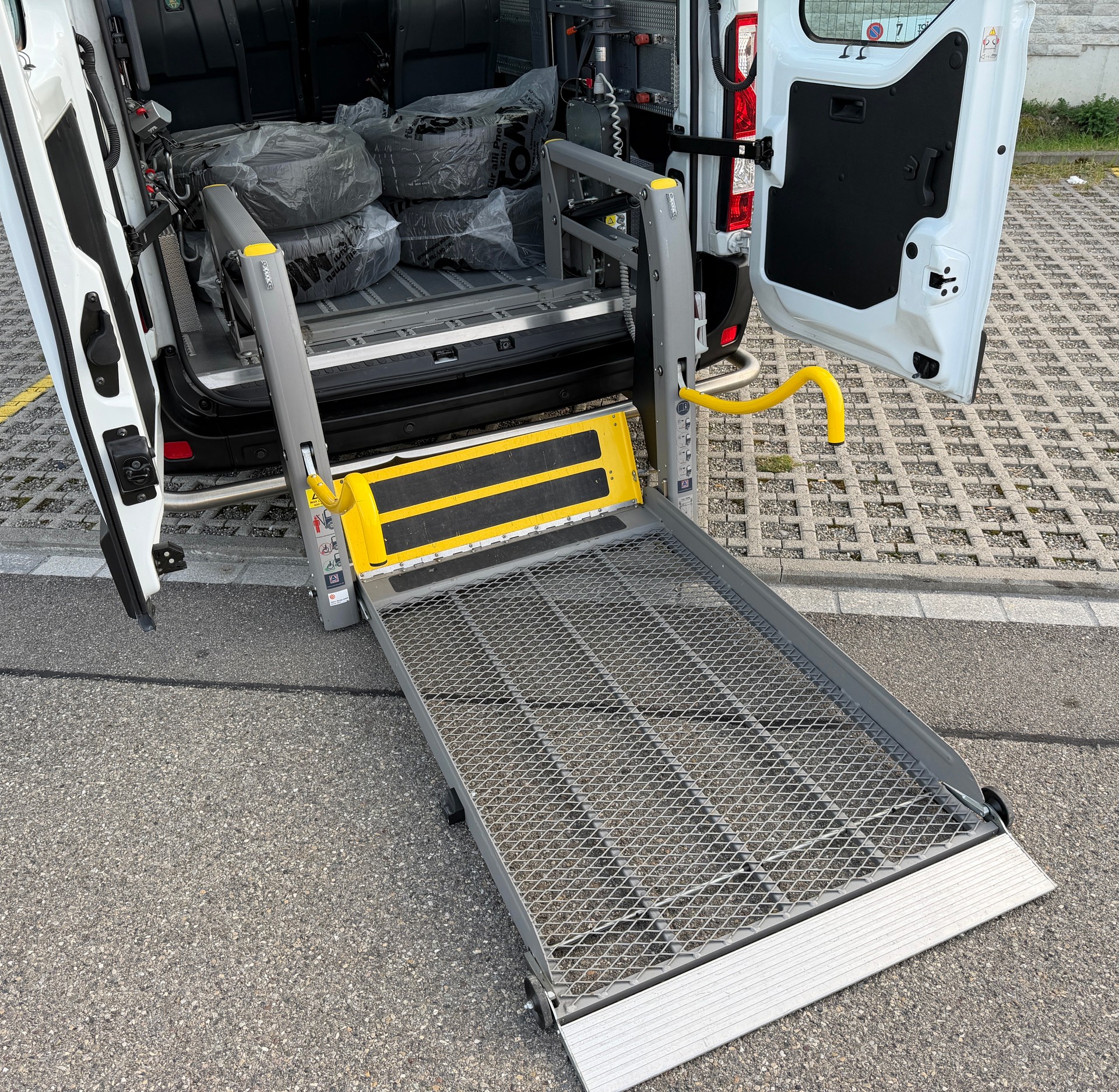 OPEL Movano 2.3 DT BiTurbo 3.5t L2H2 / Behindertenfahrzeug Inkl. Elektrischer Rollstuhlrampe-image-10
