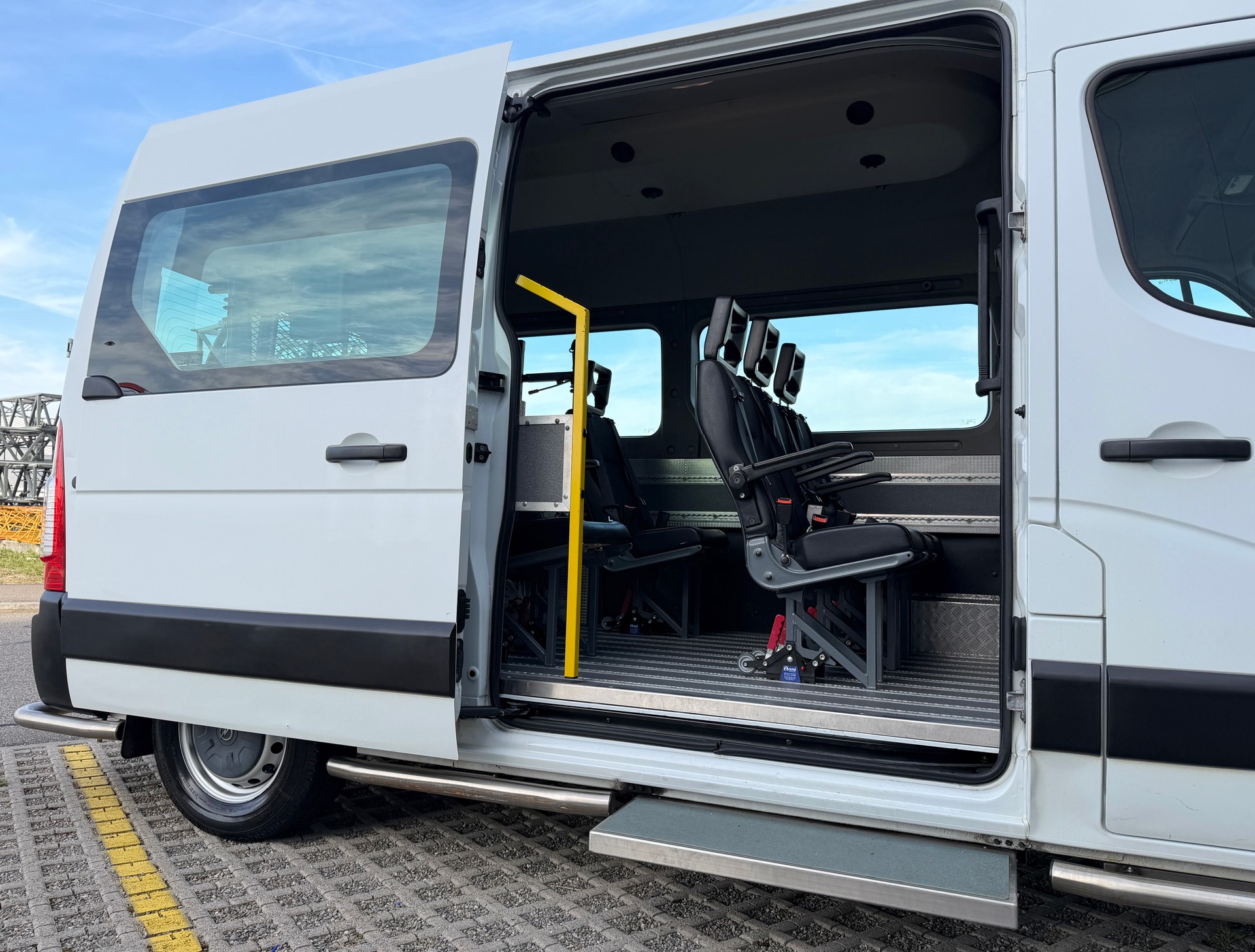 OPEL Movano 2.3 DT BiTurbo 3.5t L2H2 / Behindertenfahrzeug Inkl. Elektrischer Rollstuhlrampe-image-12