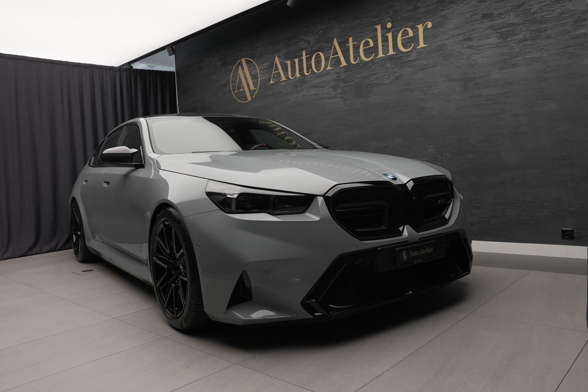 BMW M5 xDrive-showroom-element-1