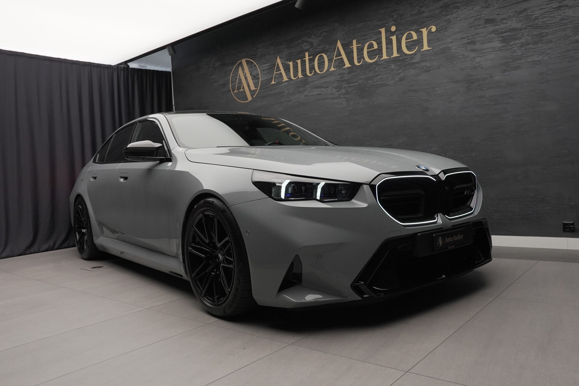 BMW M5 xDrive-showroom-element-3