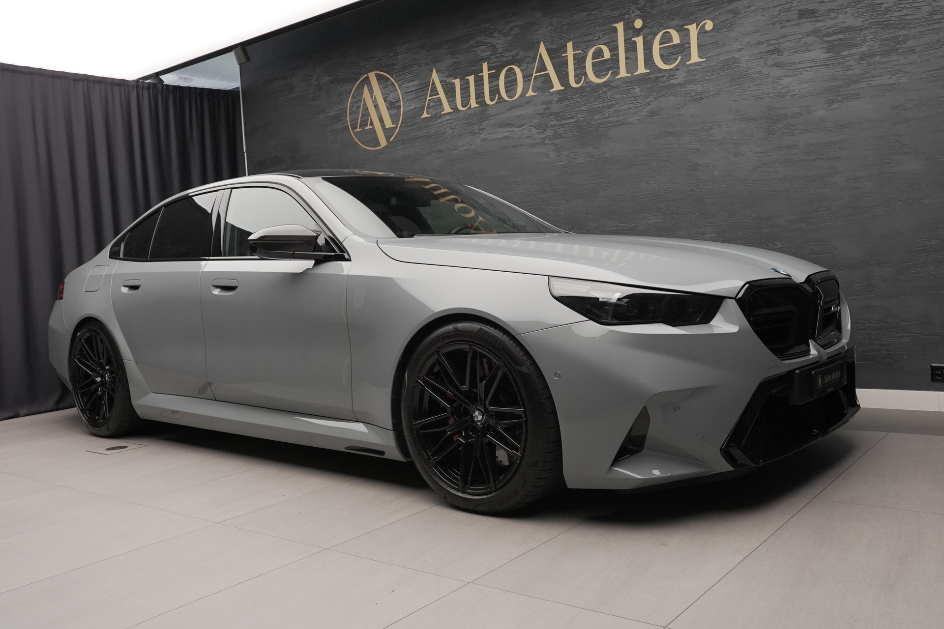 BMW M5 xDrive-showroom-element-2