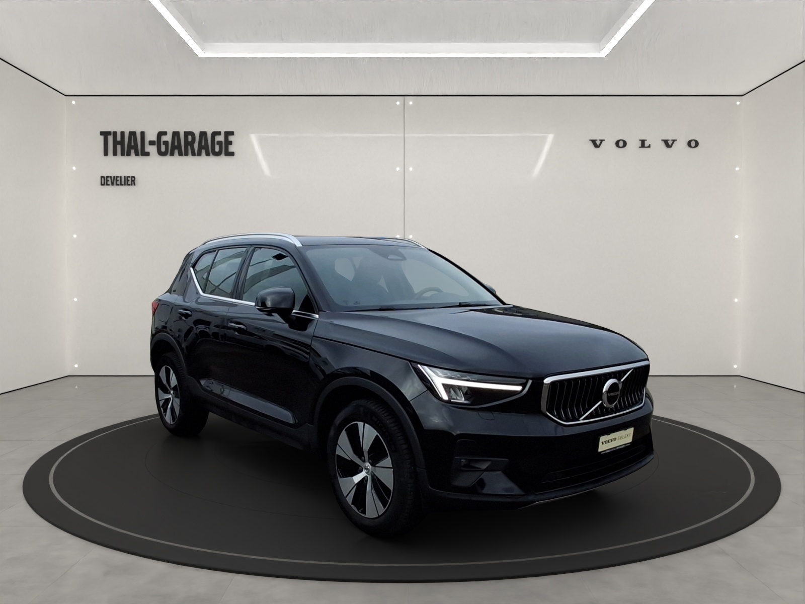 VOLVO XC40 2.0 B4 MH Plus Bright-image-2