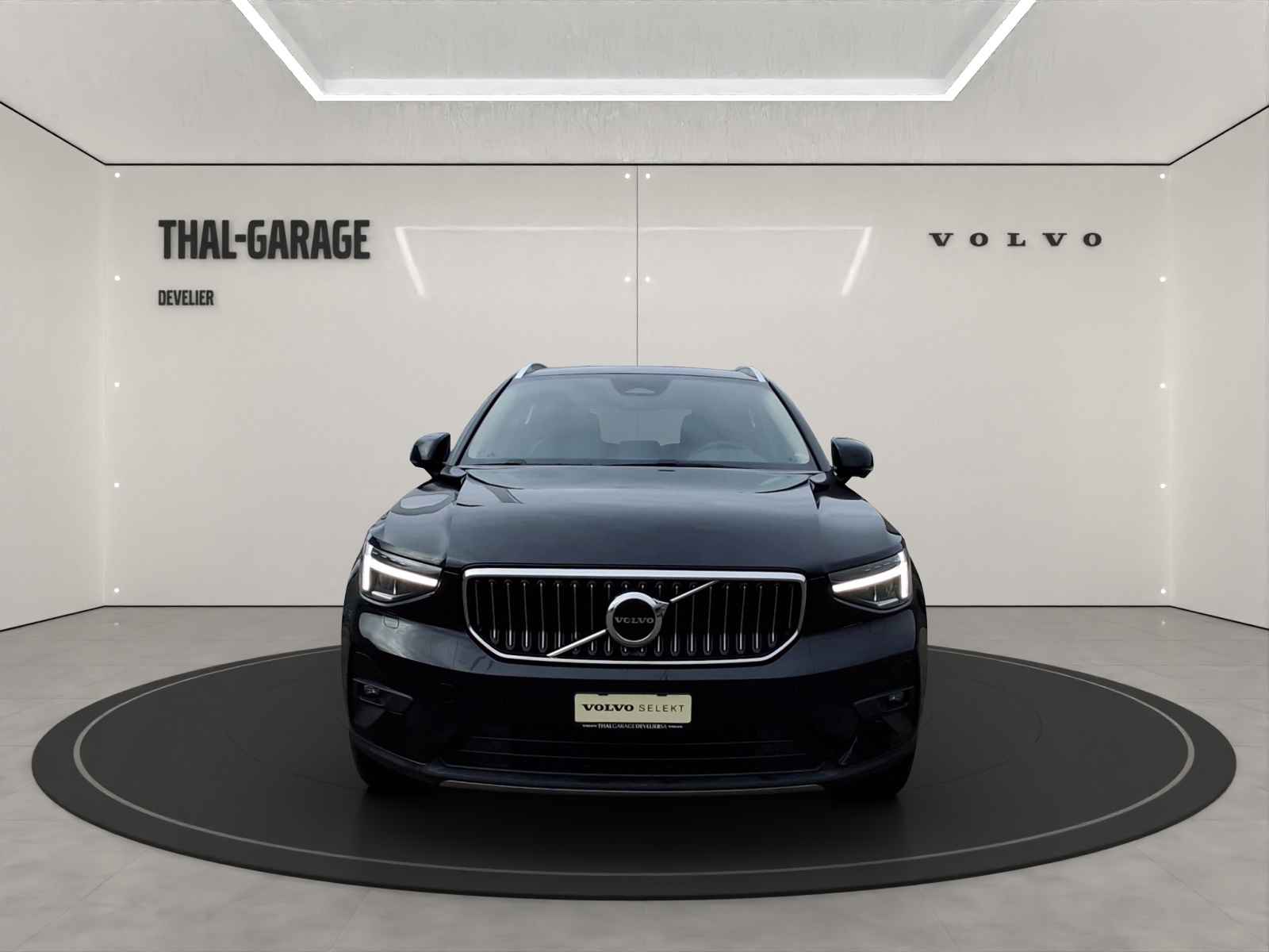 VOLVO XC40 2.0 B4 MH Plus Bright-image-1