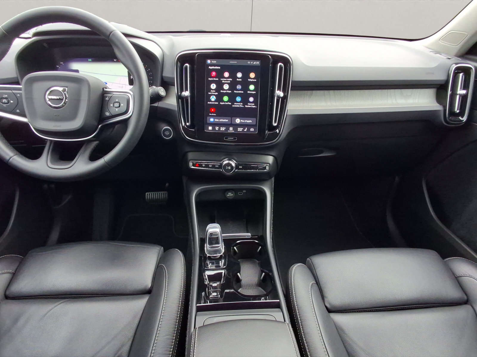 VOLVO XC40 2.0 B4 MH Plus Bright-image-11