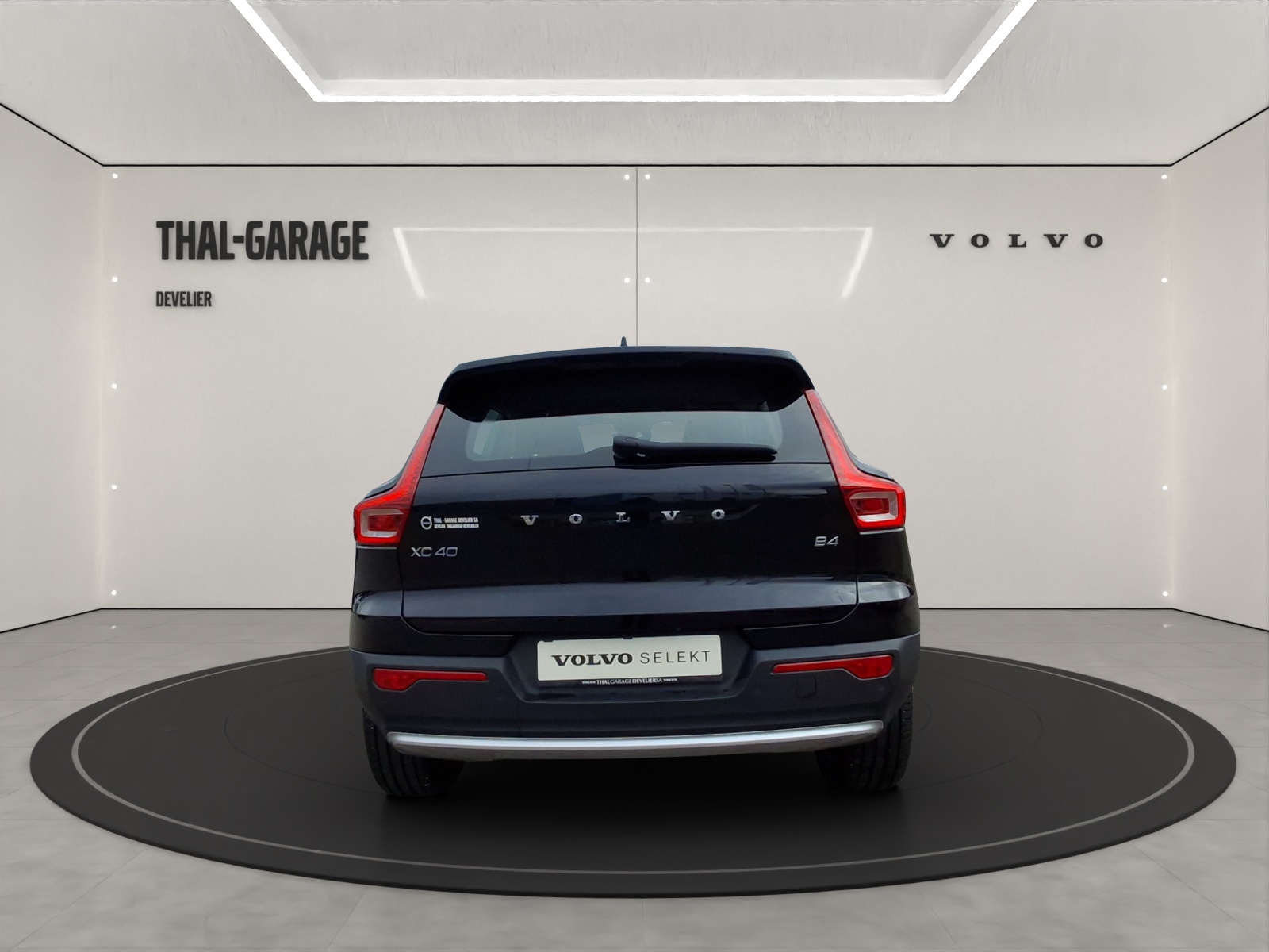 VOLVO XC40 2.0 B4 MH Plus Bright-image-3
