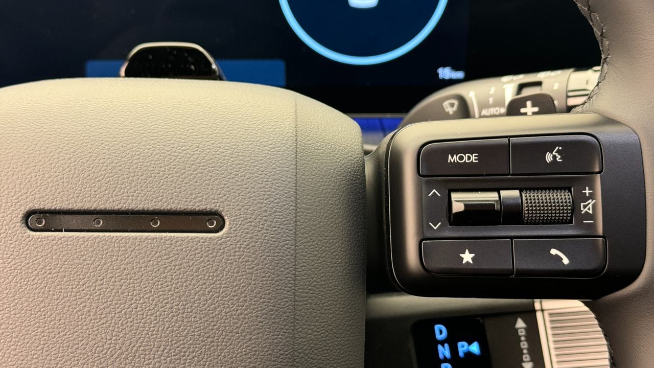 HYUNDAI Santa Fe 1.6 T-GDi PHEV Calligraphy 4WD Automatic-image-9