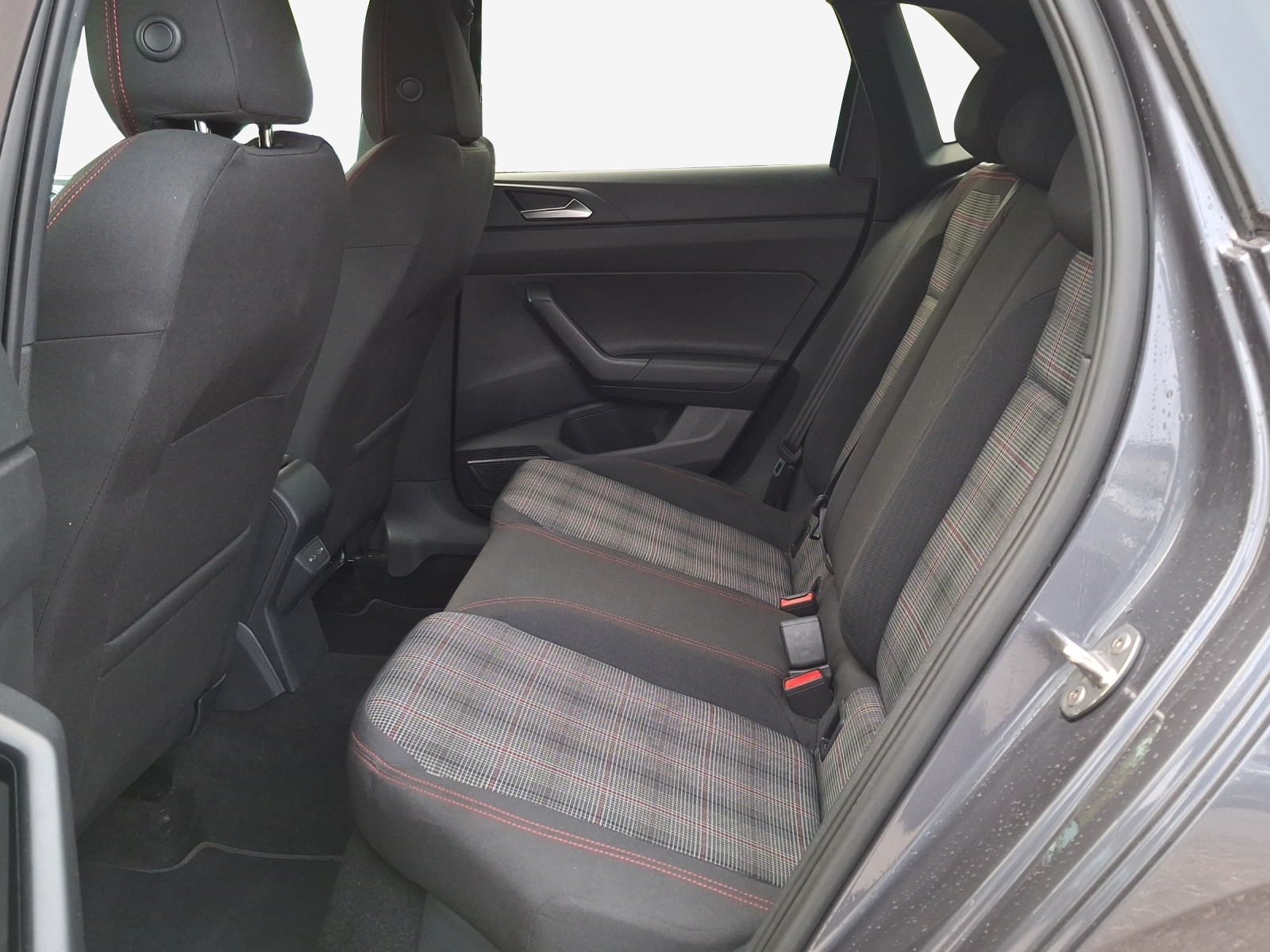 VW Polo 2.0 TSI GTI DSG-image-11