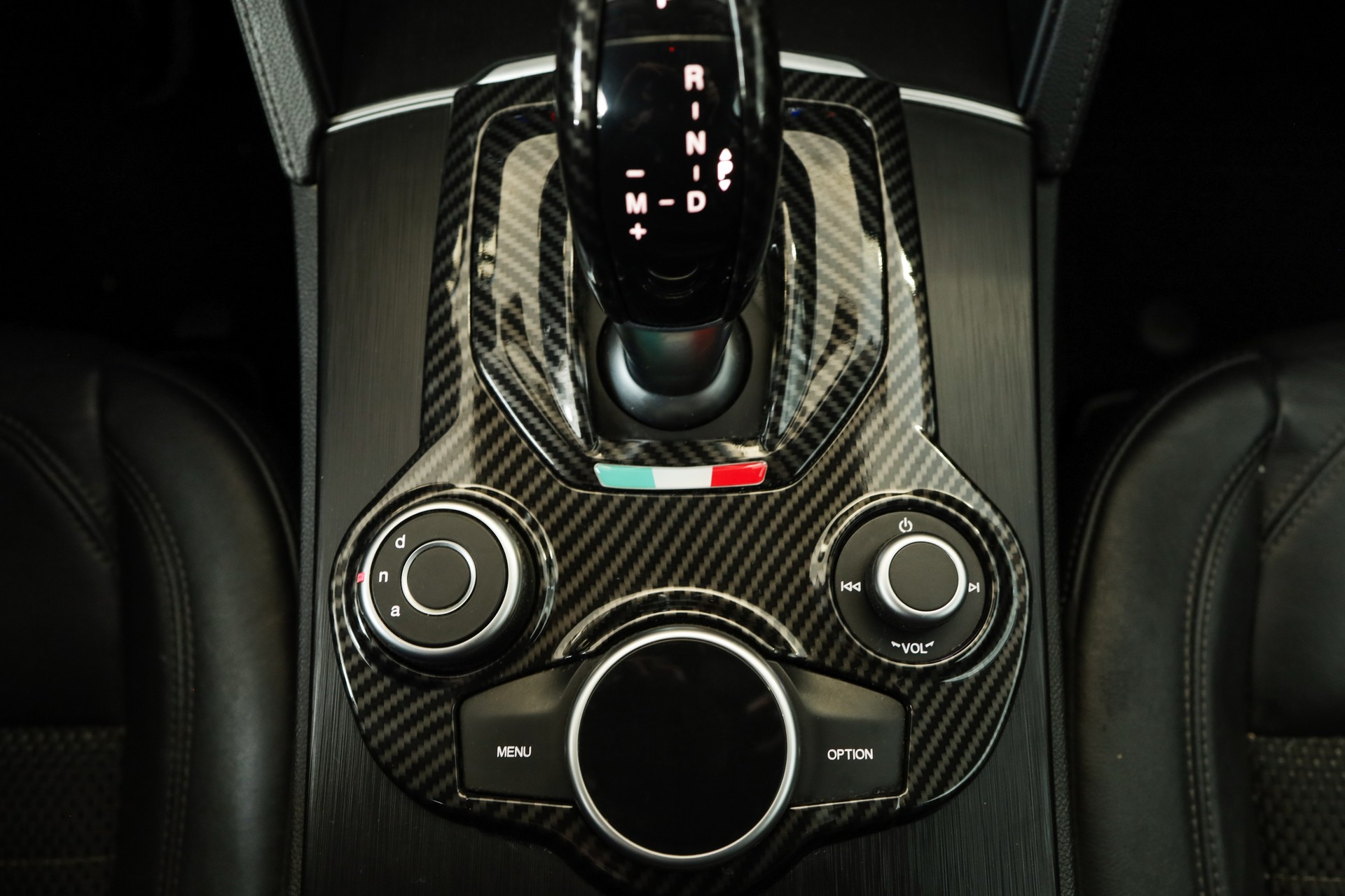 ALFA ROMEO Stelvio 2.0 Super Q4 Automatic Gris Vesuvio / Pack Driver Plus / Sièges électriques-image-19