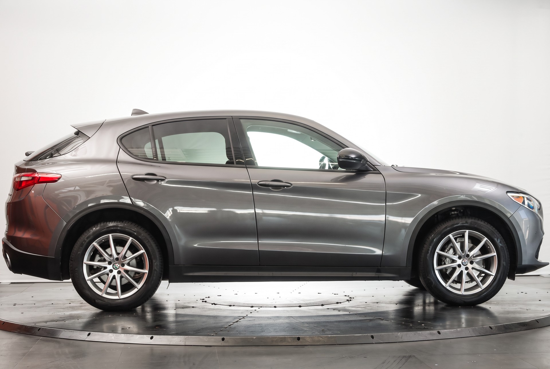 ALFA ROMEO Stelvio 2.0 Super Q4 Automatic Gris Vesuvio / Pack Driver Plus / Sièges électriques-image-5