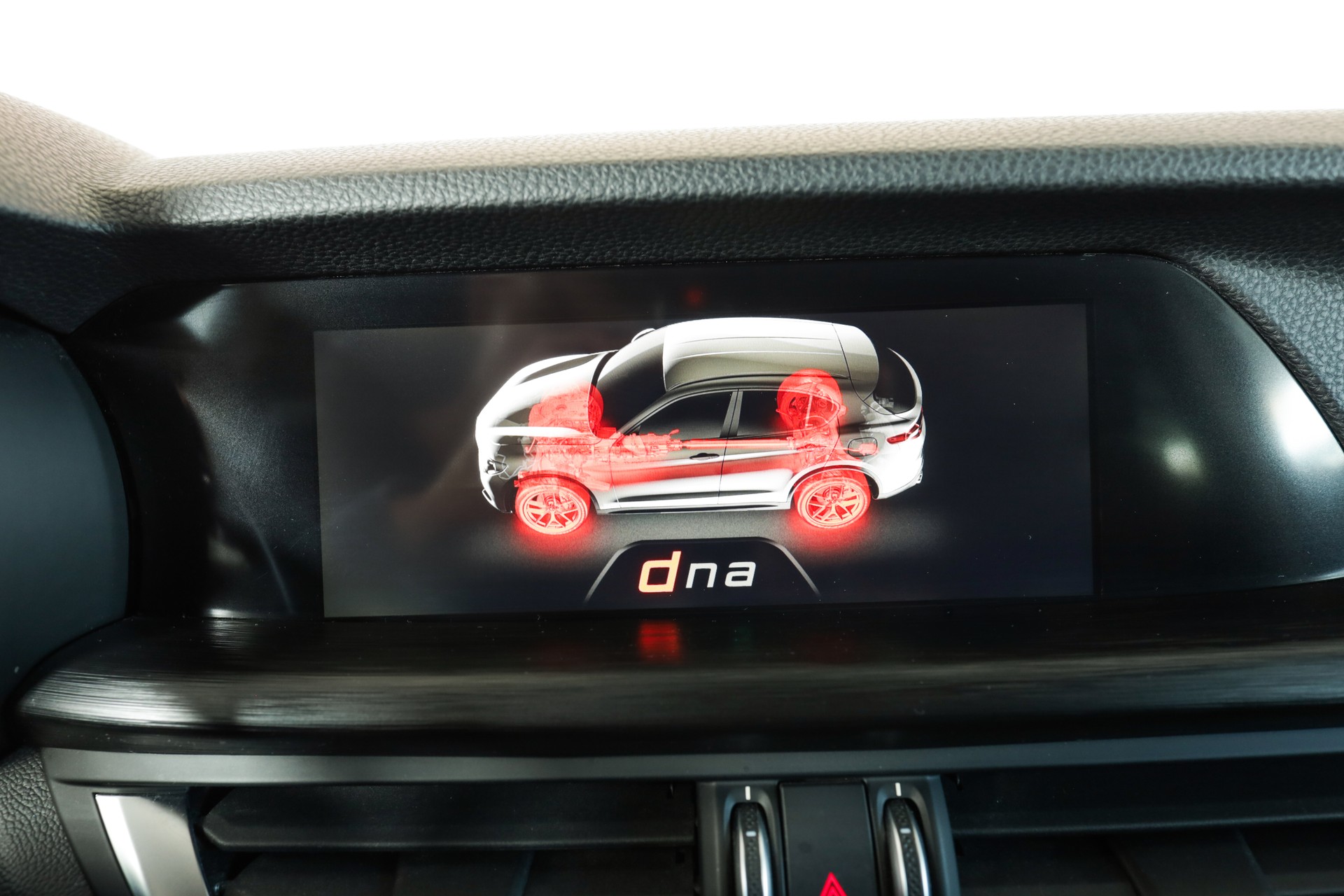 ALFA ROMEO Stelvio 2.0 Super Q4 Automatic Gris Vesuvio / Pack Driver Plus / Sièges électriques-image-16