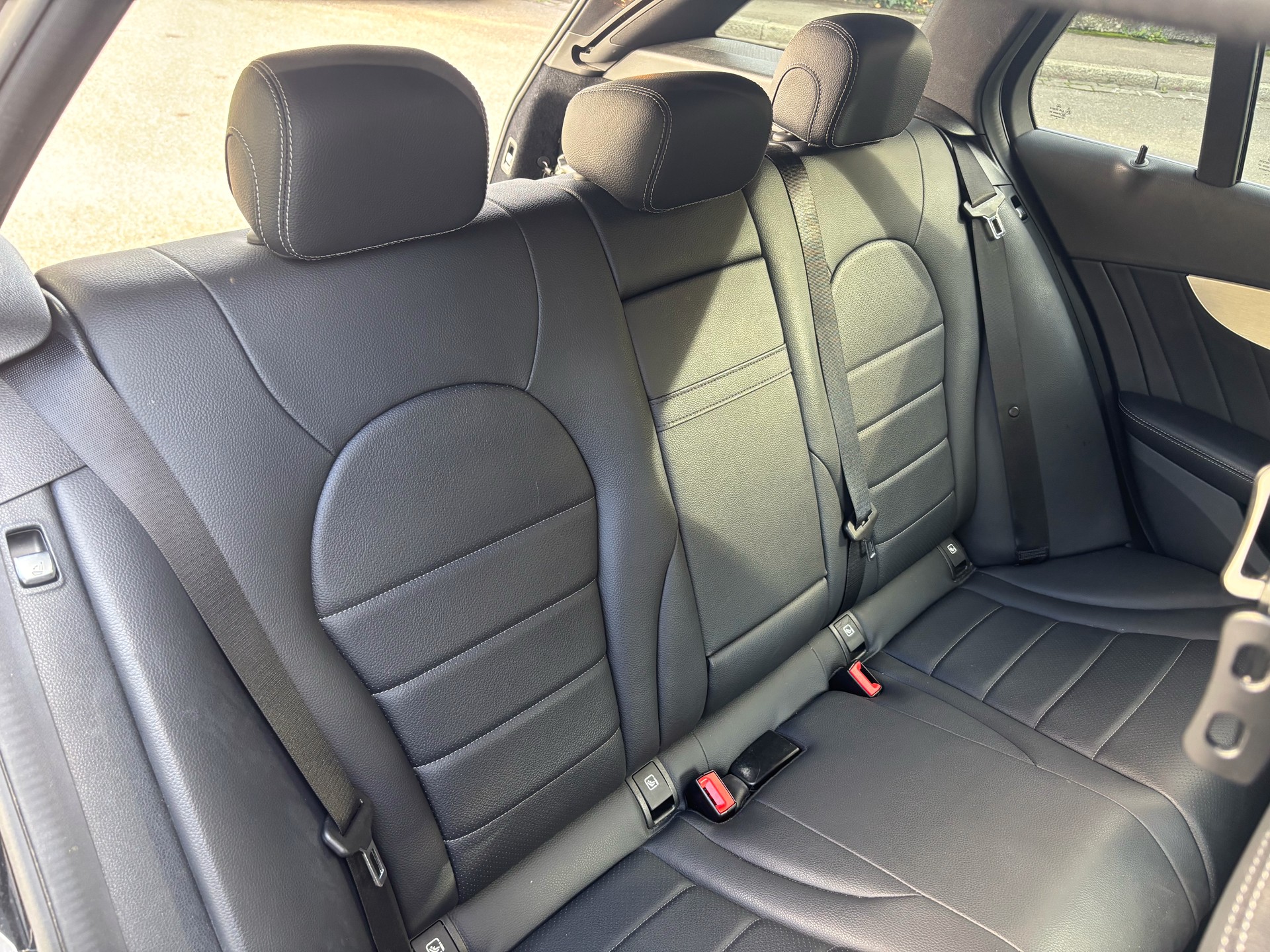 MERCEDES-BENZ C 250 AMG Line 7G-Tronic-image-3