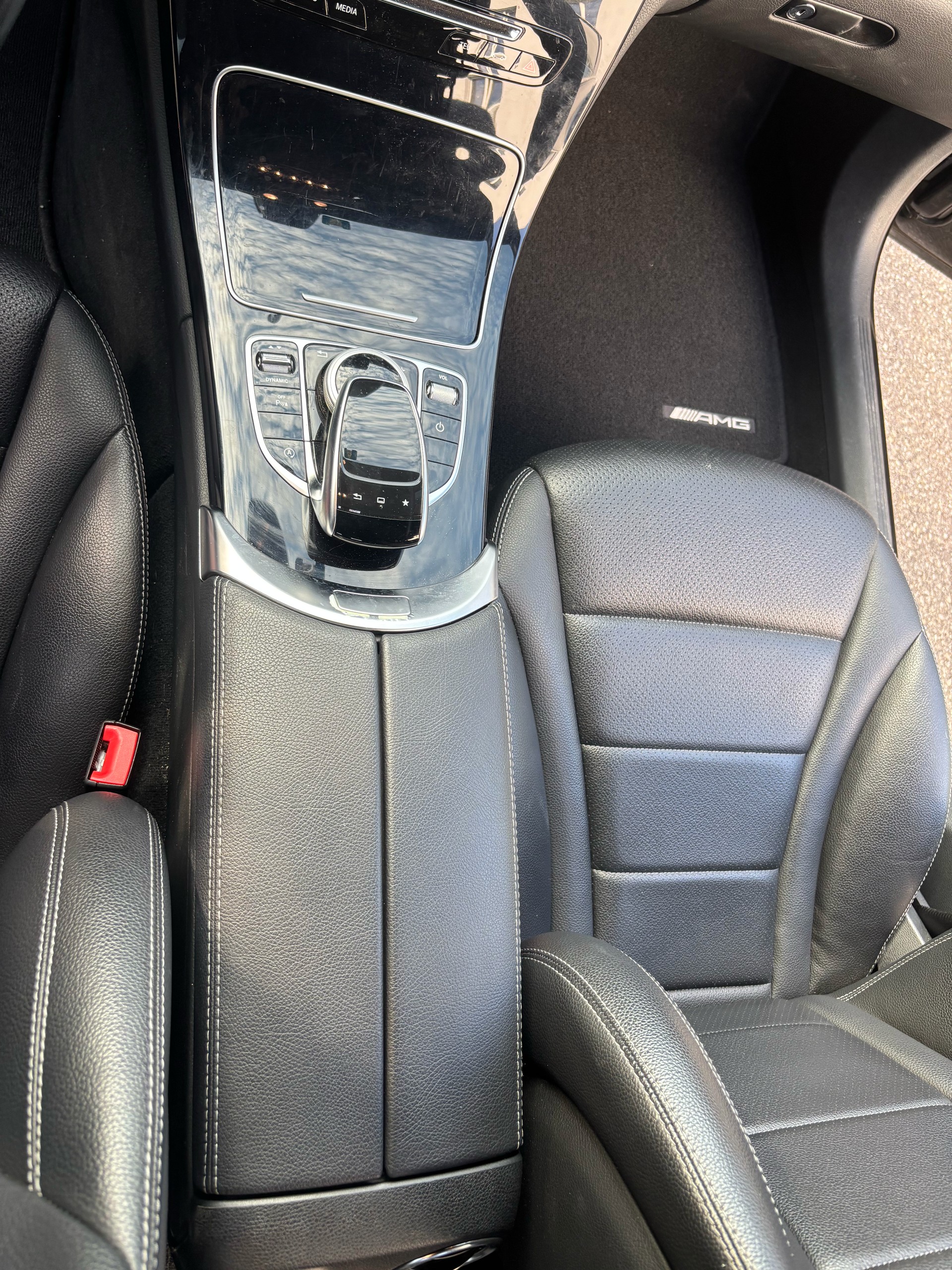 MERCEDES-BENZ C 250 AMG Line 7G-Tronic-image-4
