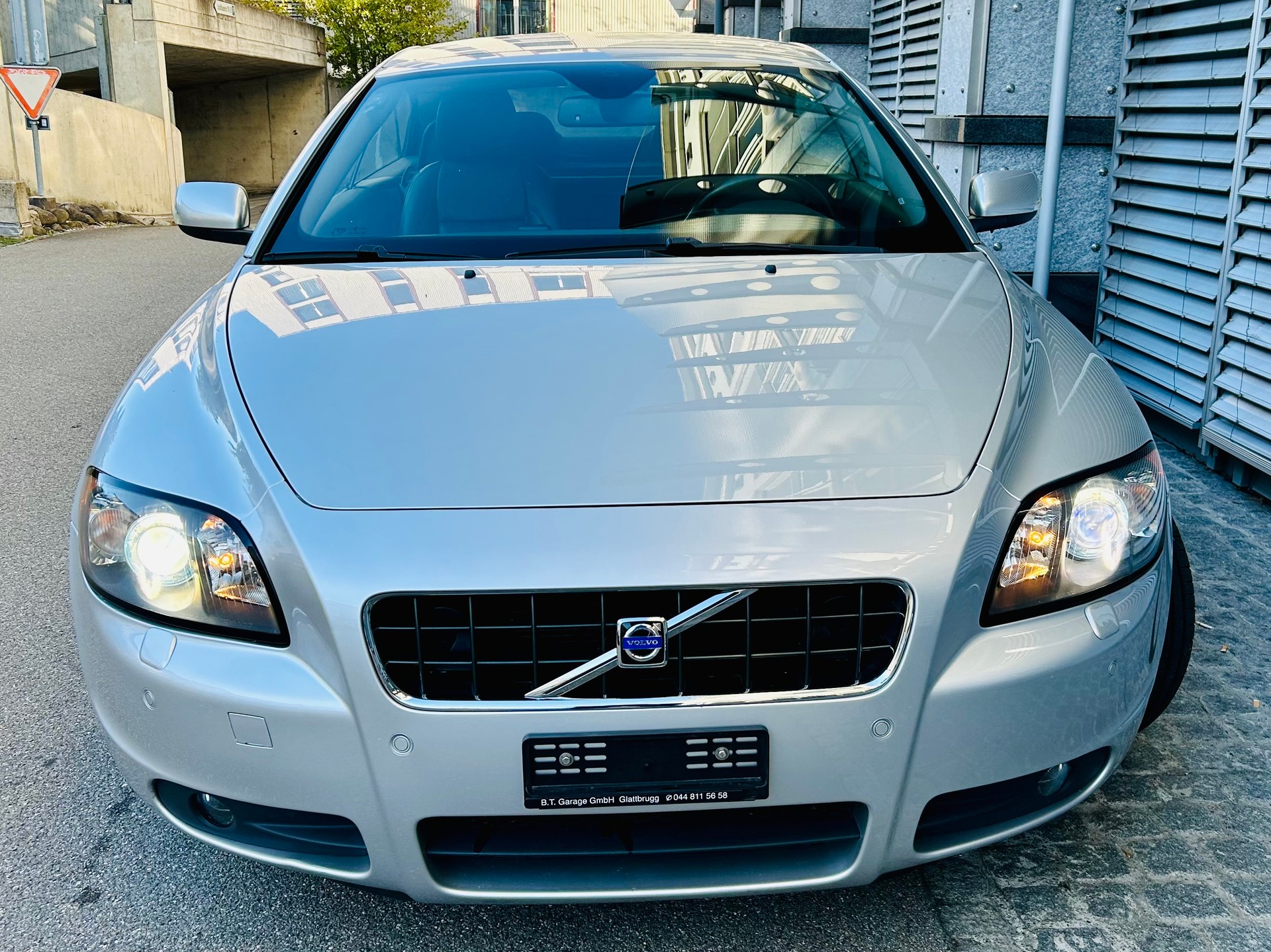 VOLVO C70 2.4i Momentum-image-10