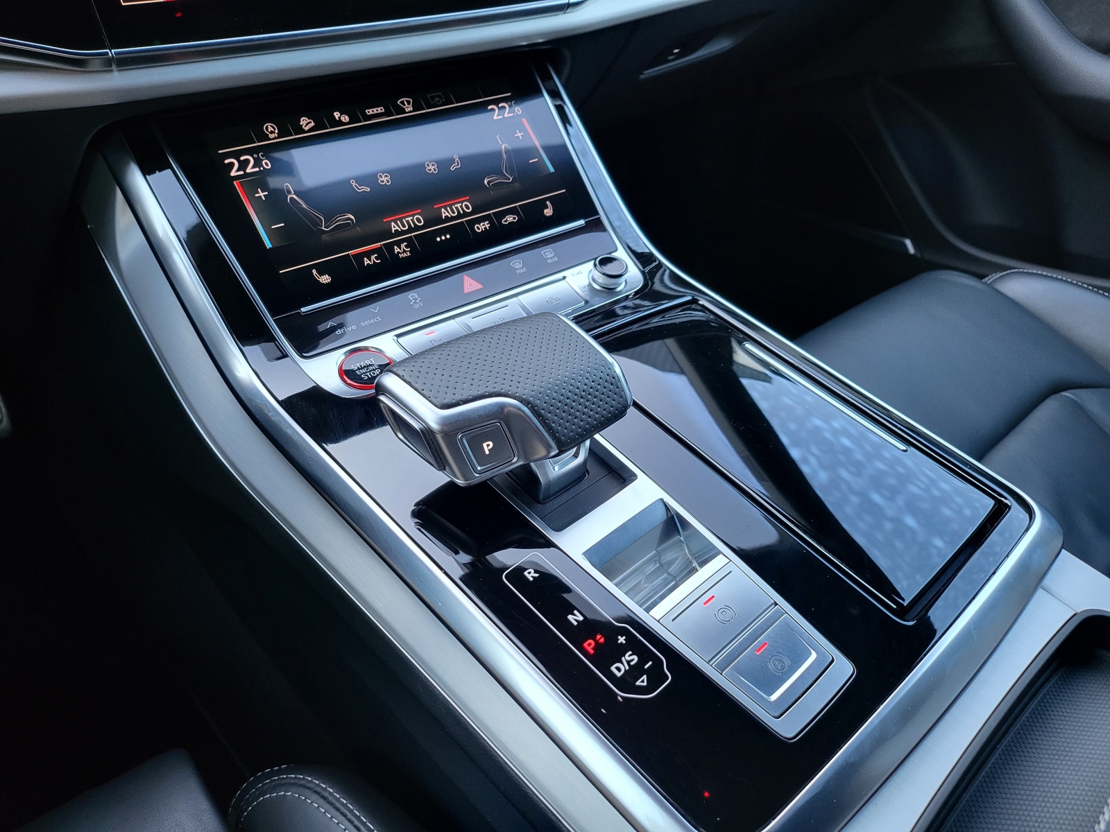 AUDI SQ8 TFSI quattro tiptronic-image-11