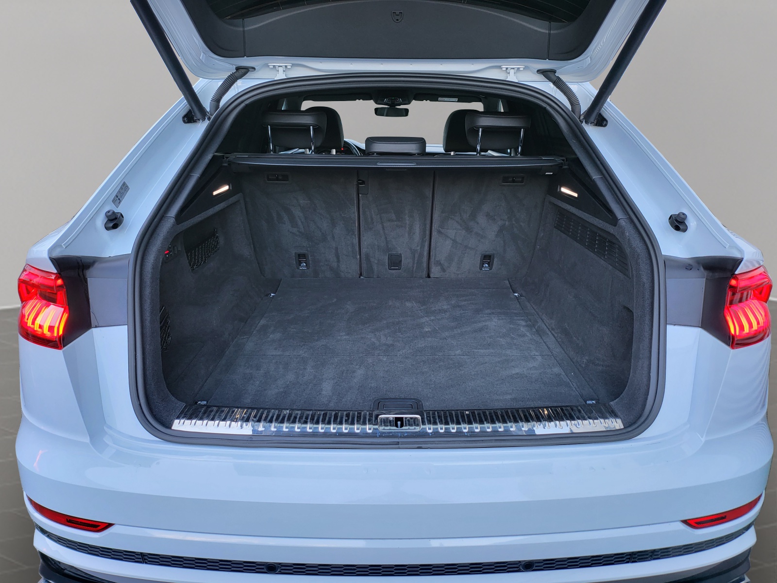 AUDI SQ8 TFSI quattro tiptronic-image-15