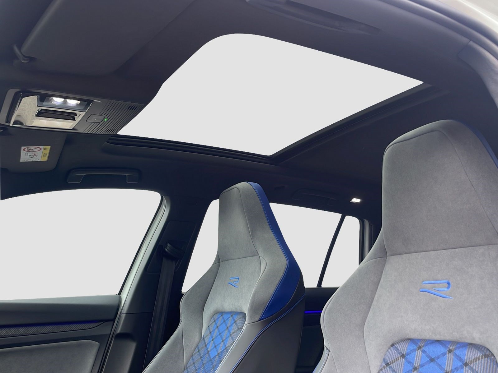VW Golf Variant 2.0 TSI R DSG 4Motion-image-10