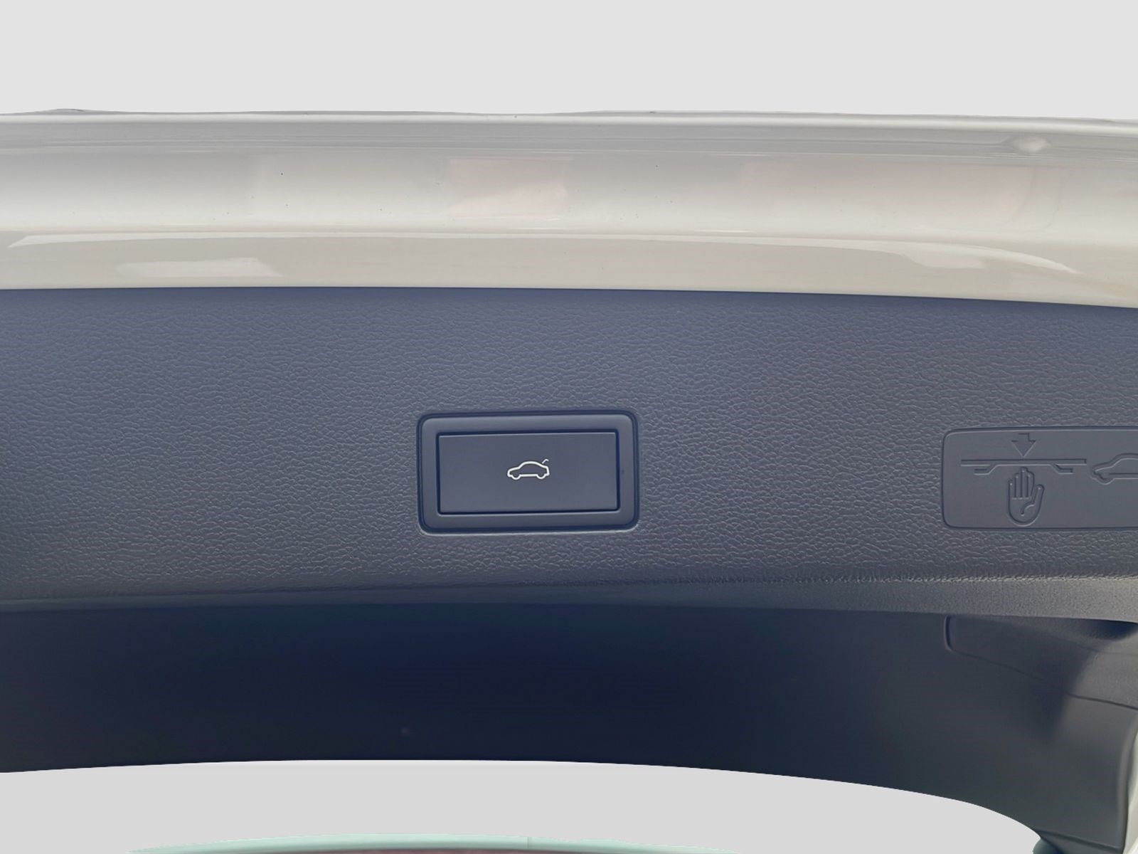 VW Golf Variant 2.0 TSI R DSG 4Motion-image-11