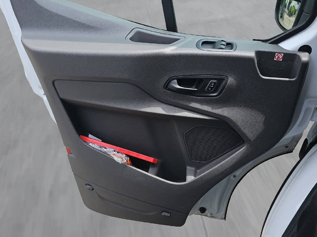 FORD E-Transit Van 350 L2H2 68kWh Trend-image-9