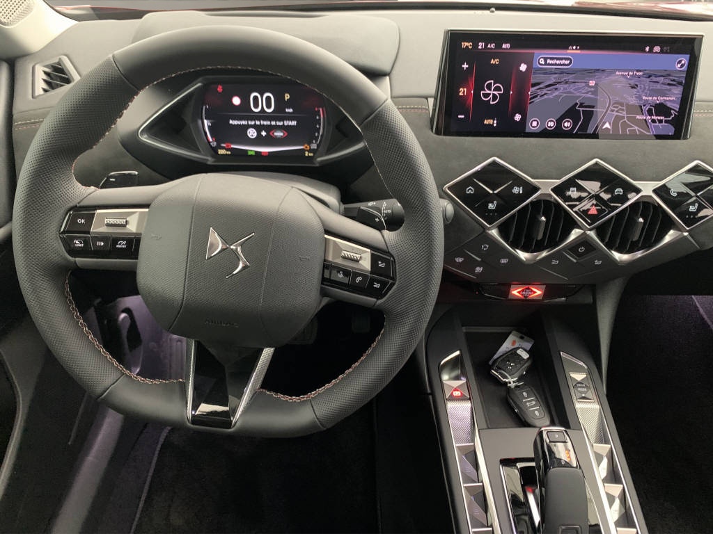 DS AUTOMOBILES DS3 Essence 130ch Automatique Ligne Noire-image-8