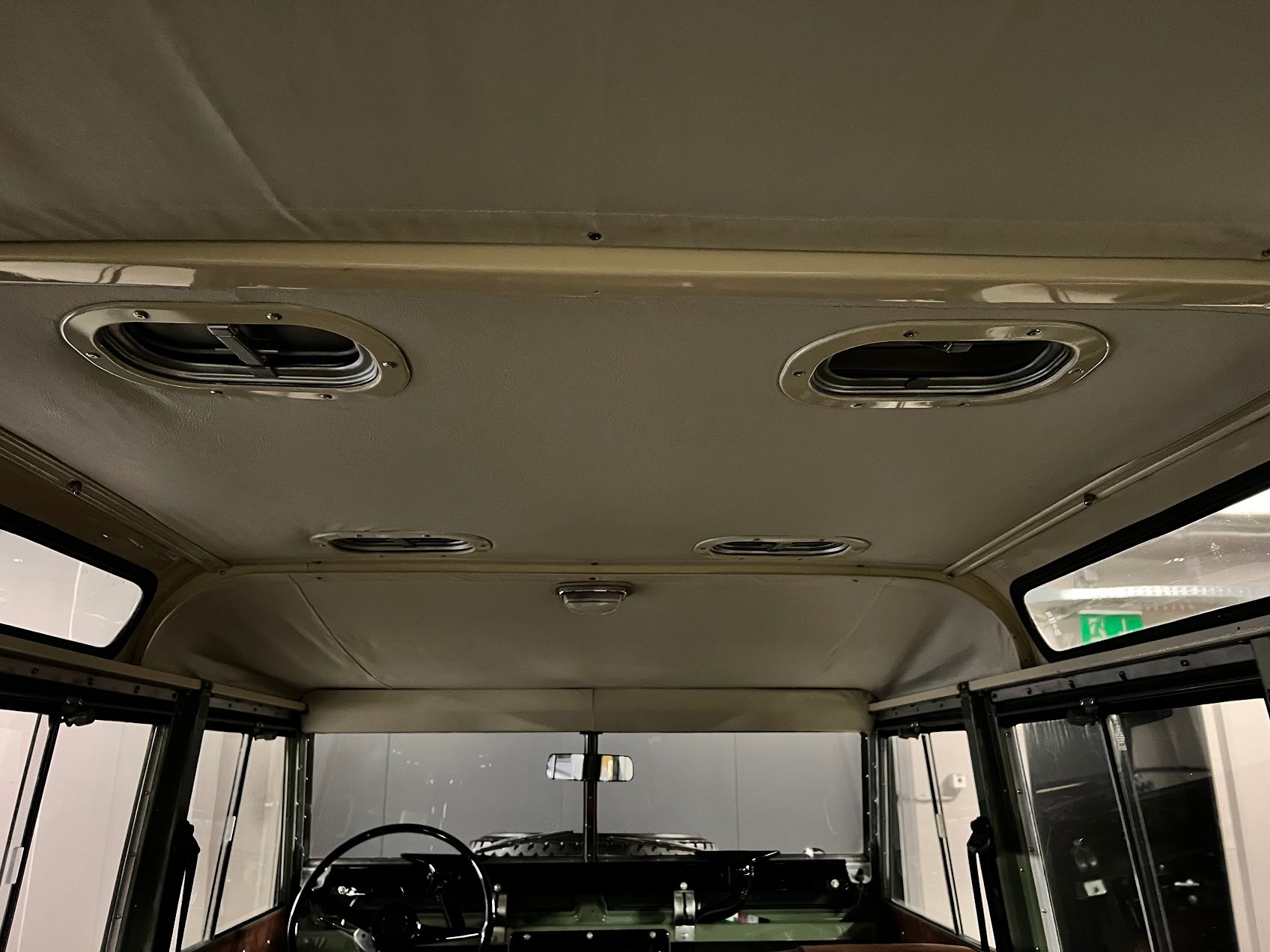 LAND ROVER Serie IIa 109 SW Avus Classic / Komplettrestauration-image-13