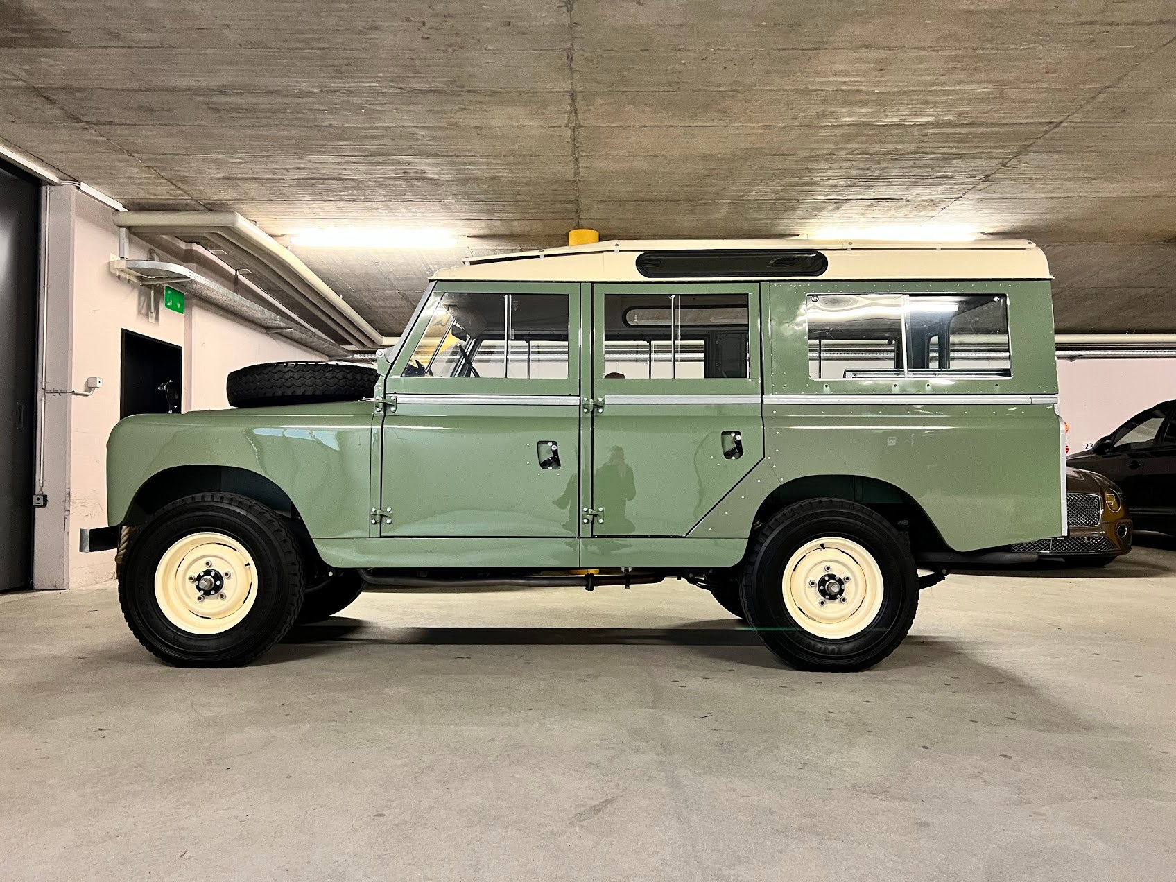 LAND ROVER Serie IIa 109 SW Avus Classic / Komplettrestauration-image-6