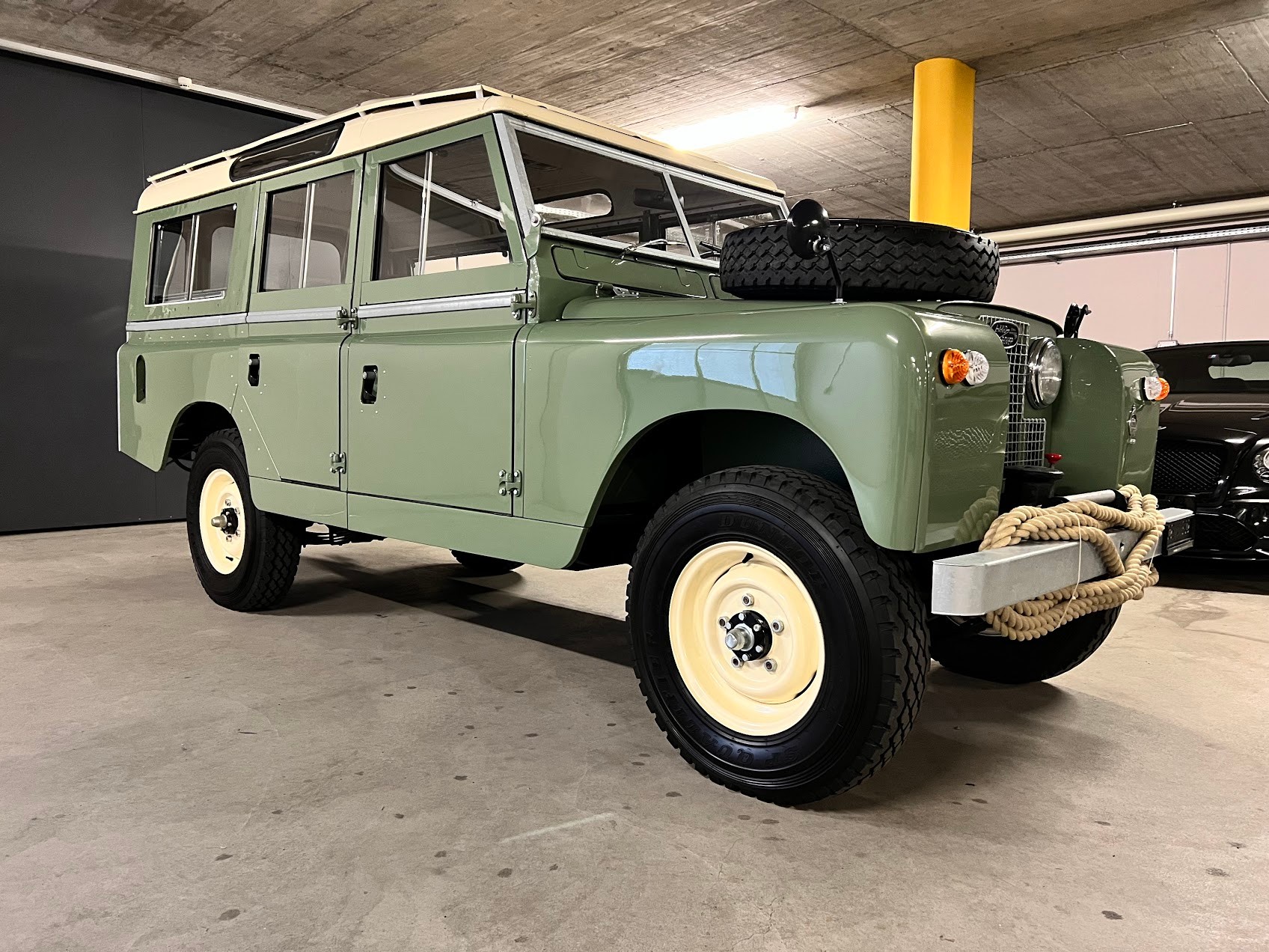 LAND ROVER Serie IIa 109 SW Avus Classic / Komplettrestauration-image-3