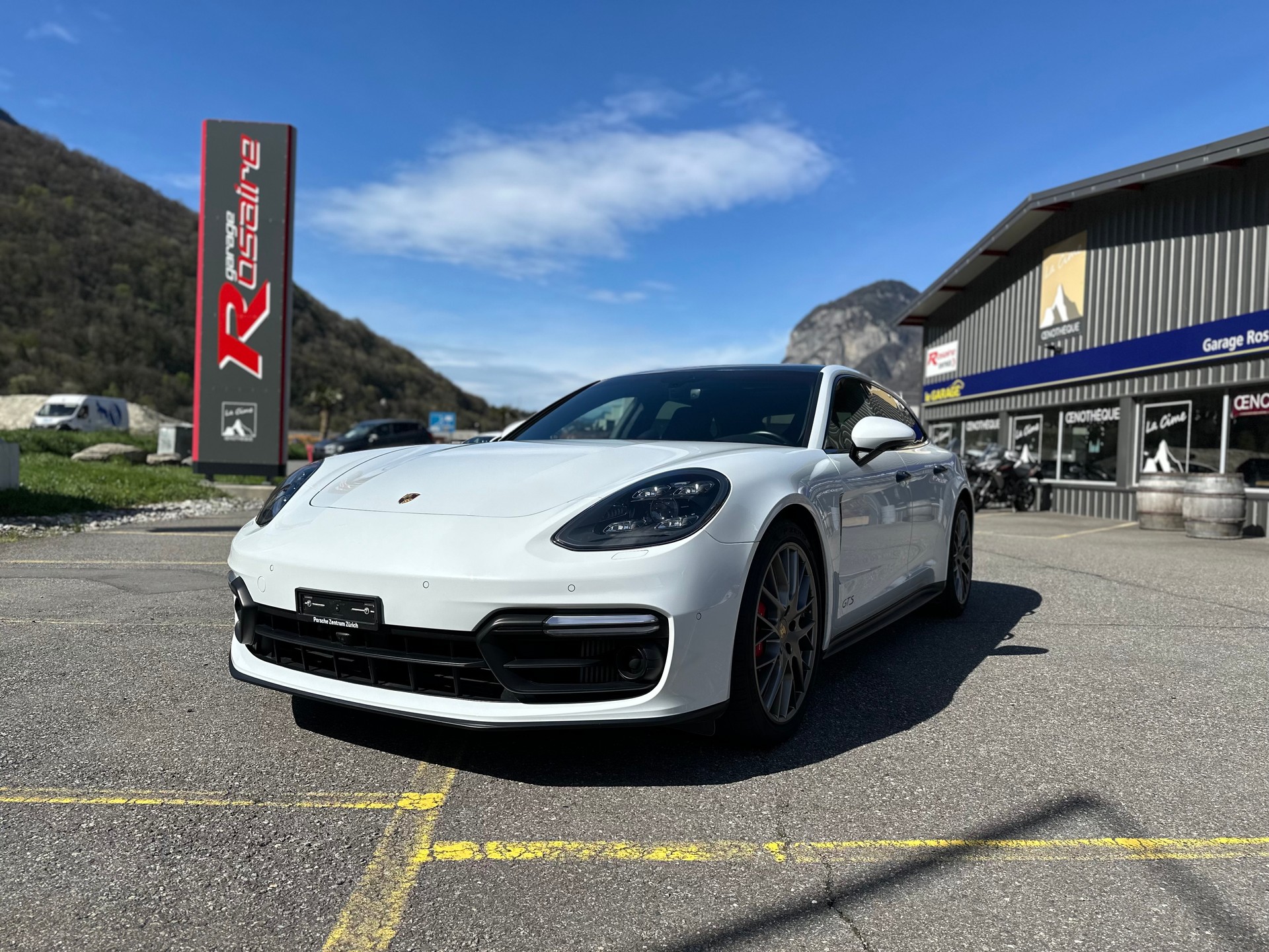 PORSCHE Panamera GTS Sport Turismo PDK-image-1
