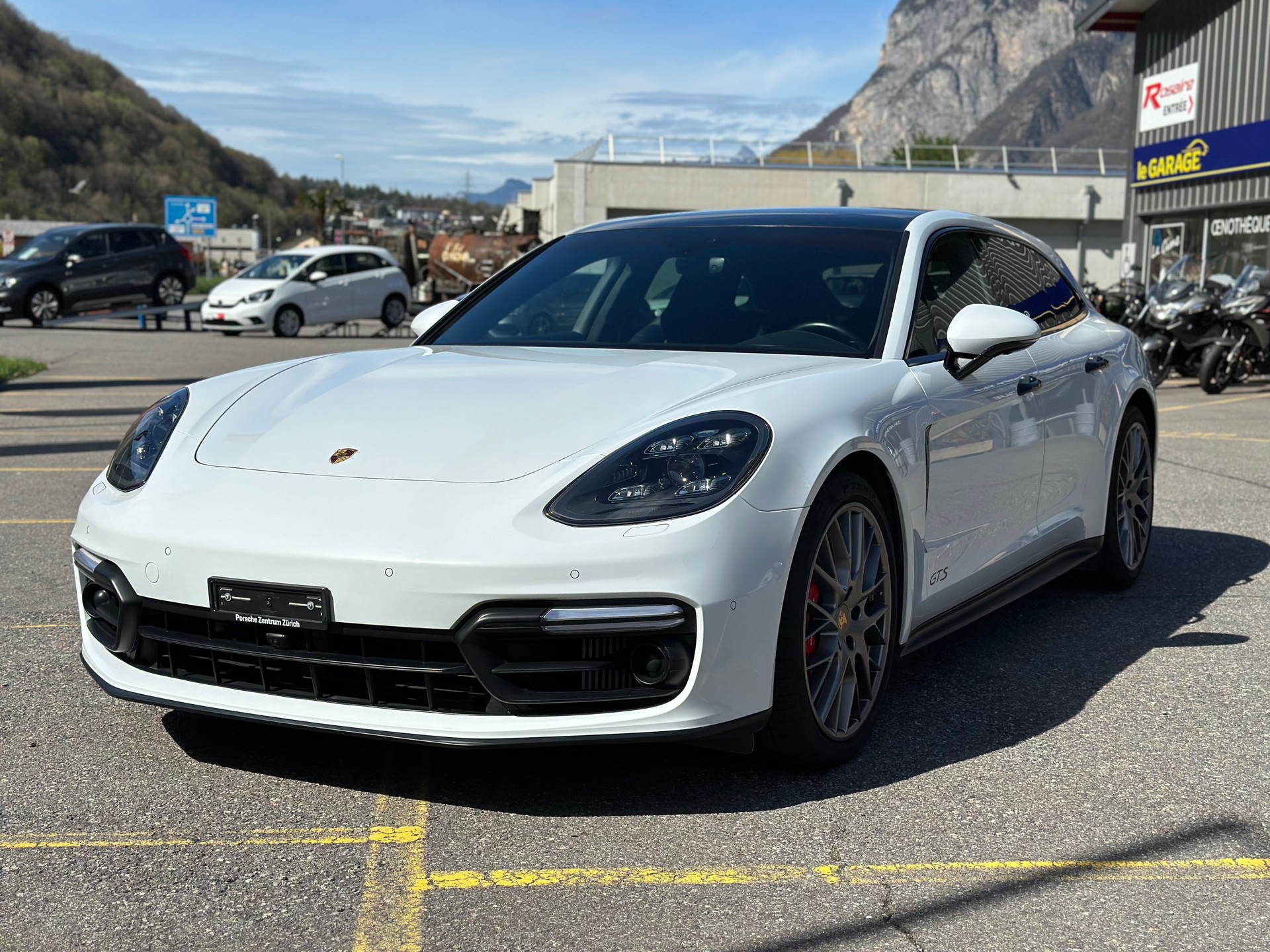 PORSCHE Panamera GTS Sport Turismo PDK-image-2