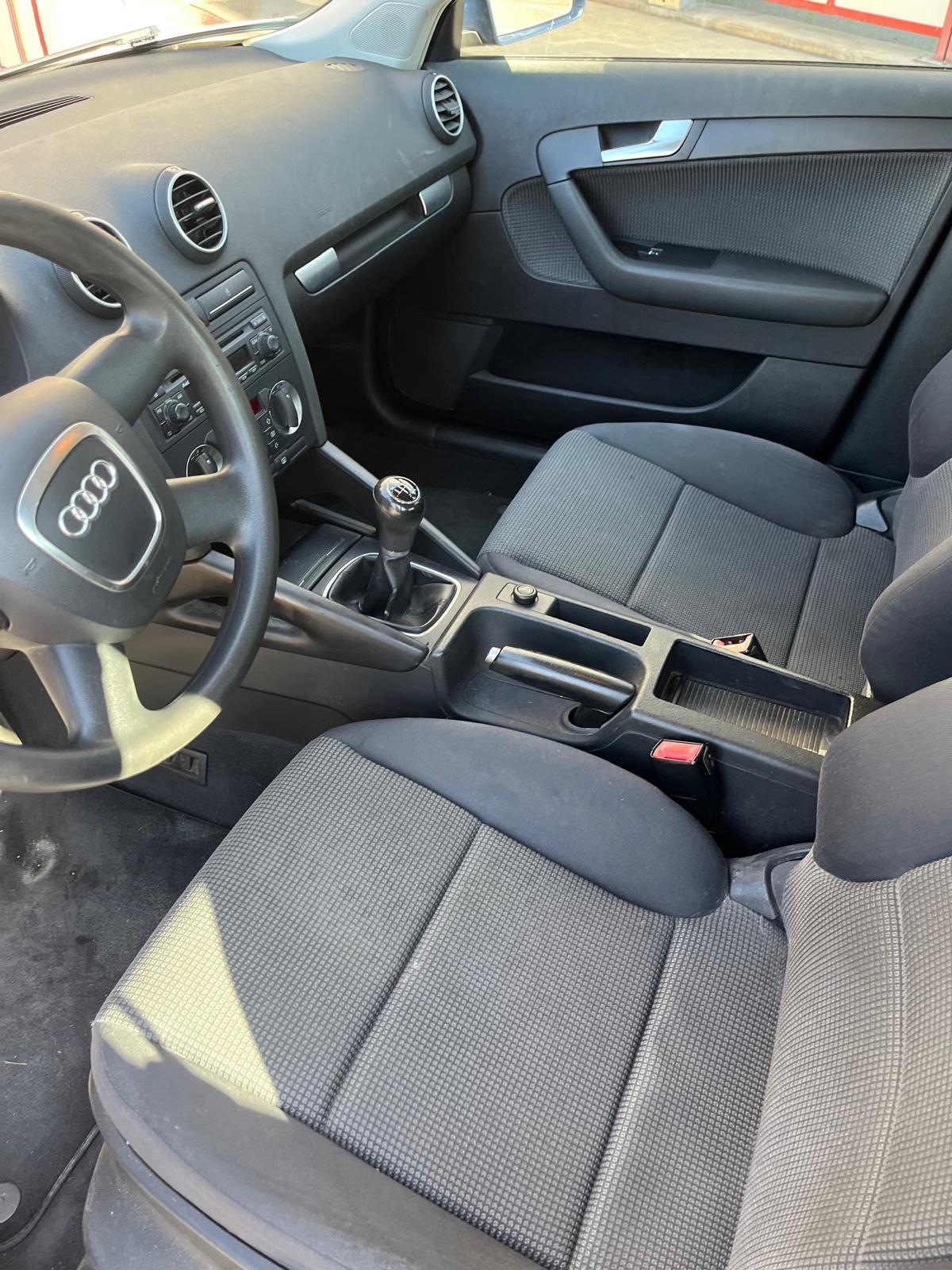 AUDI A3 Sportback 2.0 FSI Ambition-image-9